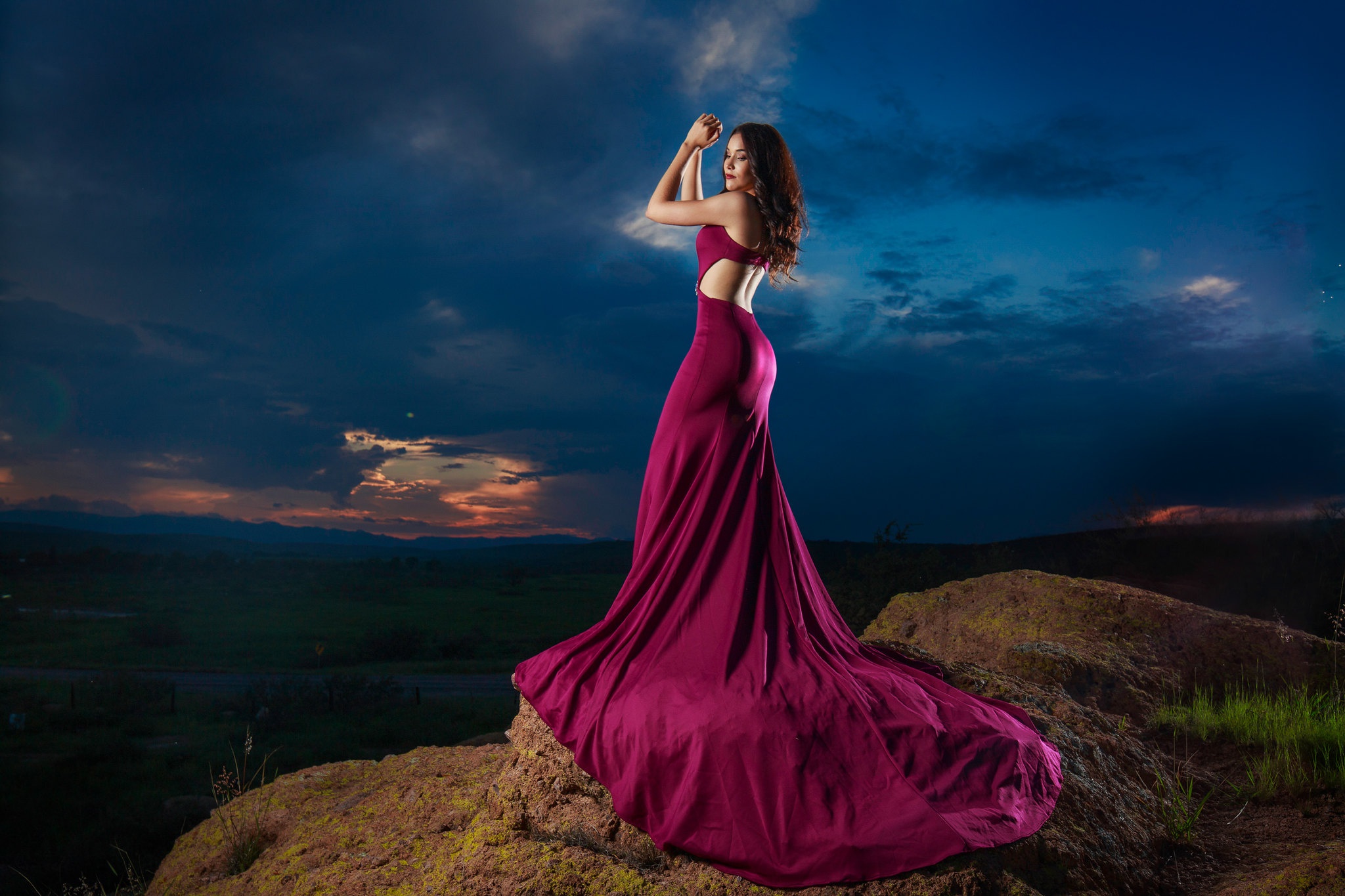 無料モバイル壁紙ドレス, モデル, 女性, 黒髪, 紫のドレスをダウンロードします。