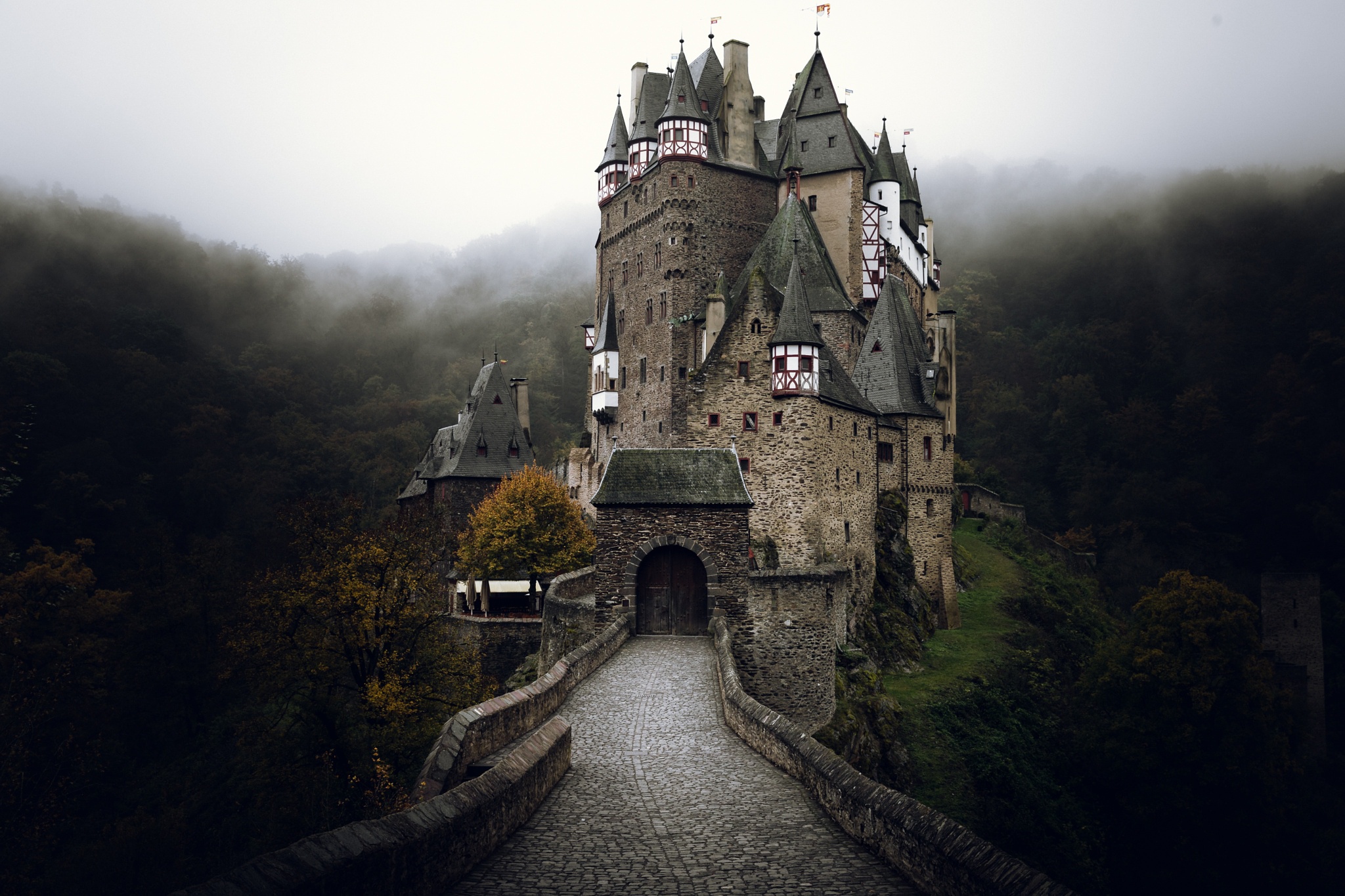 409459 скачать обои замок эльц, архитектура, замки, германия, сделано человеком, замок - заставки и картинки бесплатно
