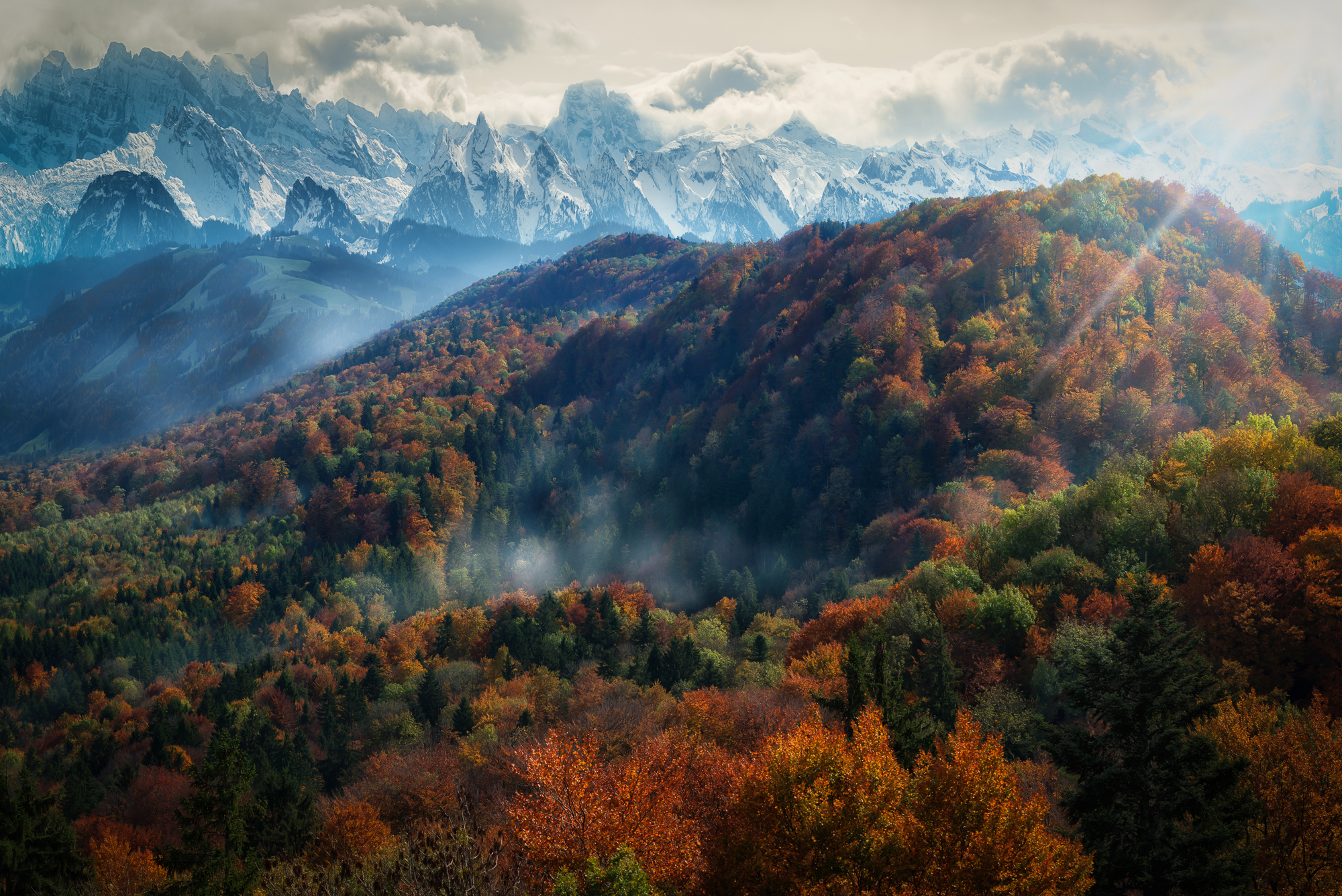 Handy-Wallpaper Landschaft, Natur, Herbst, Wald, Gebirge, Erde/natur kostenlos herunterladen.