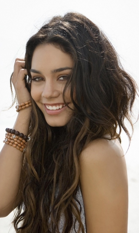 Descarga gratuita de fondo de pantalla para móvil de Celebridades, Vanessa Hudgens.