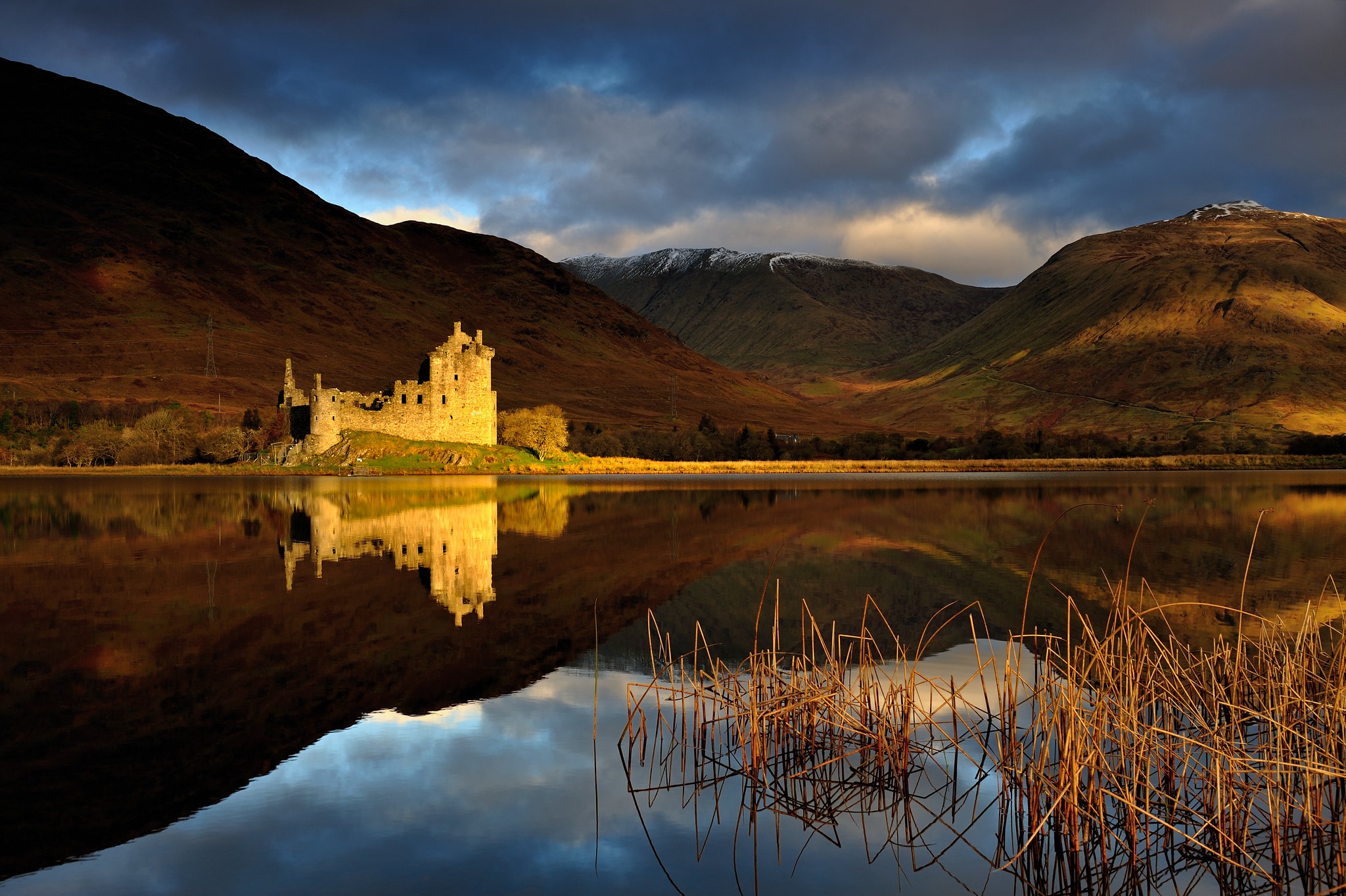 Скачать картинку Замки, Замок, Отражение, Шотландия, Руины, Сделано Человеком, Замок Килчурн в телефон бесплатно.