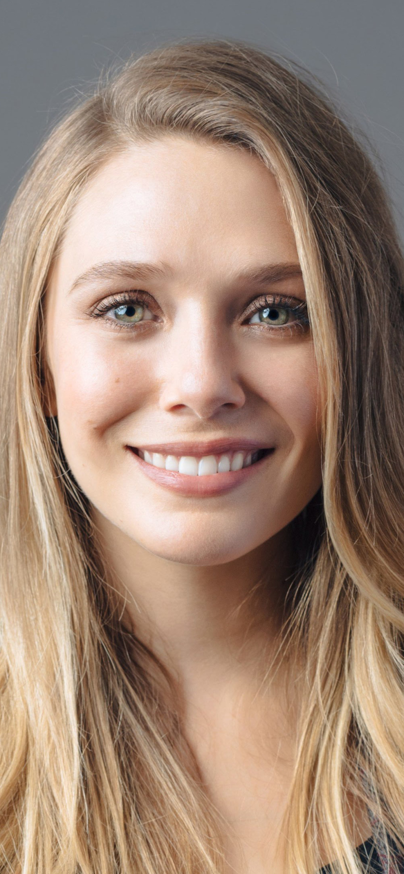 Download mobile wallpaper Smile, Blonde, Green Eyes, American, Celebrity, Actress, Elizabeth Olsen for free.