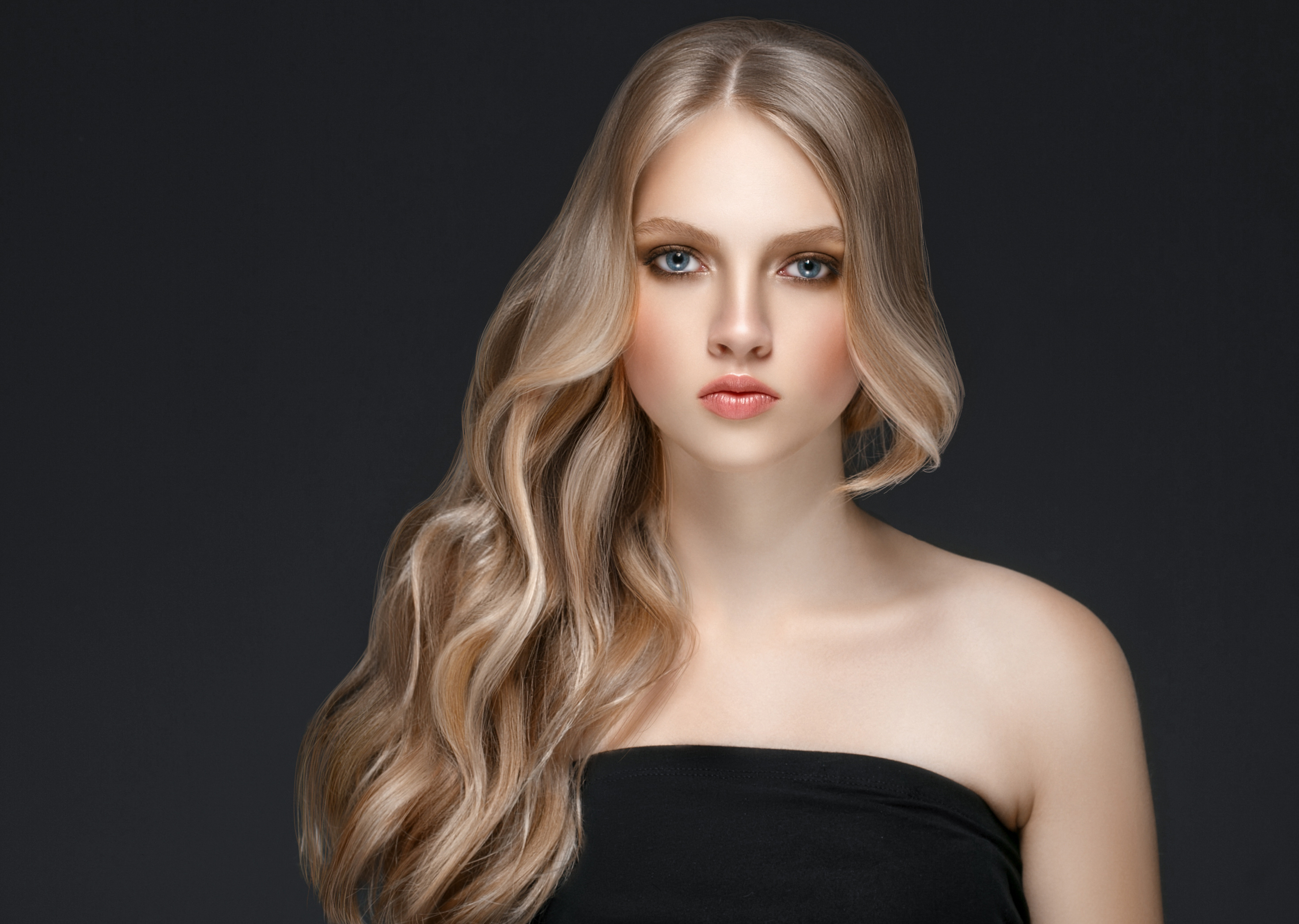 Handy-Wallpaper Modell, Frauen, Blaue Augen, Blondinen, Lange Haare kostenlos herunterladen.