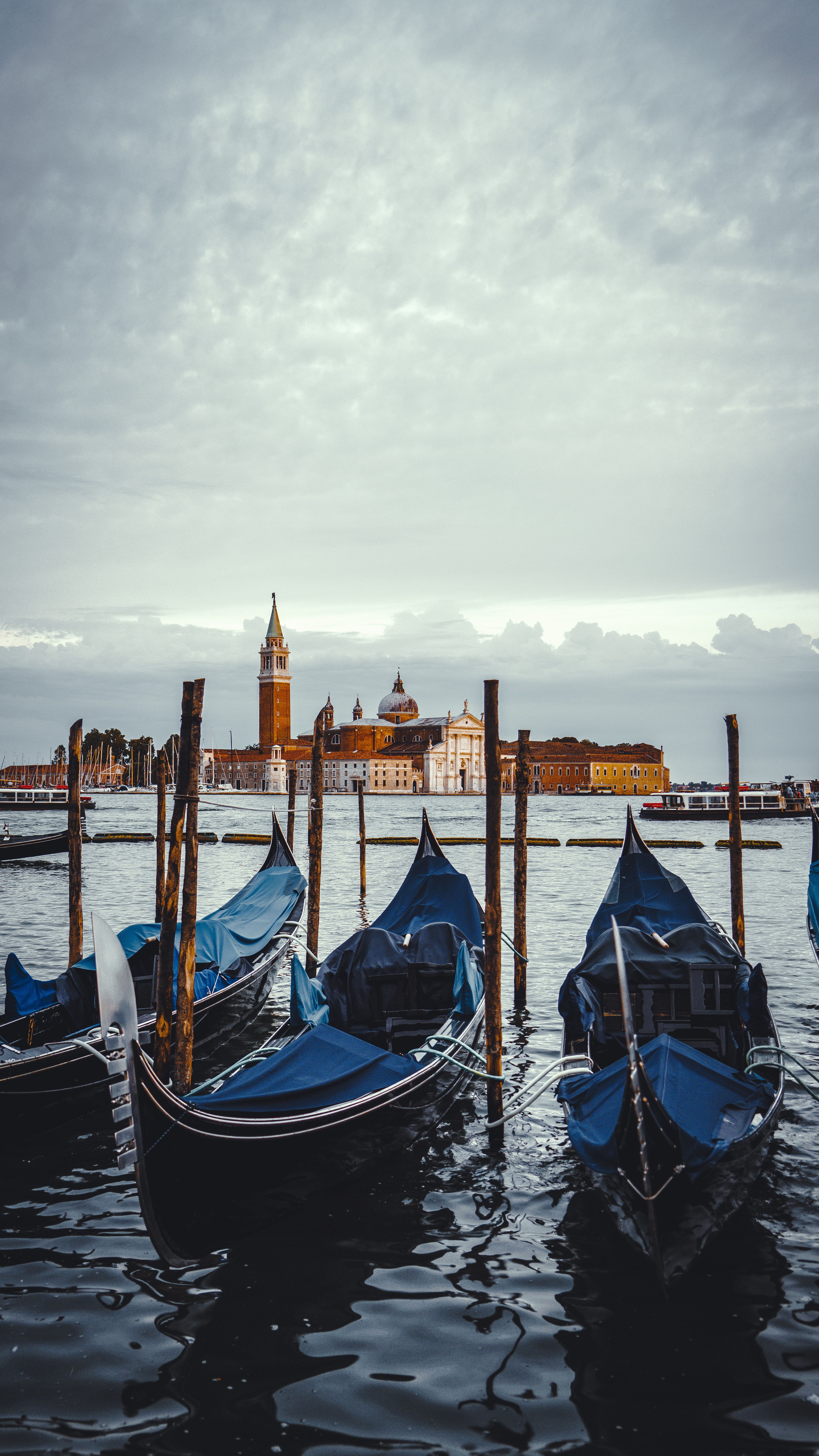 62830 скачать обои венеция, гондолы, город, италия, города, вода, лодки - заставки и картинки бесплатно