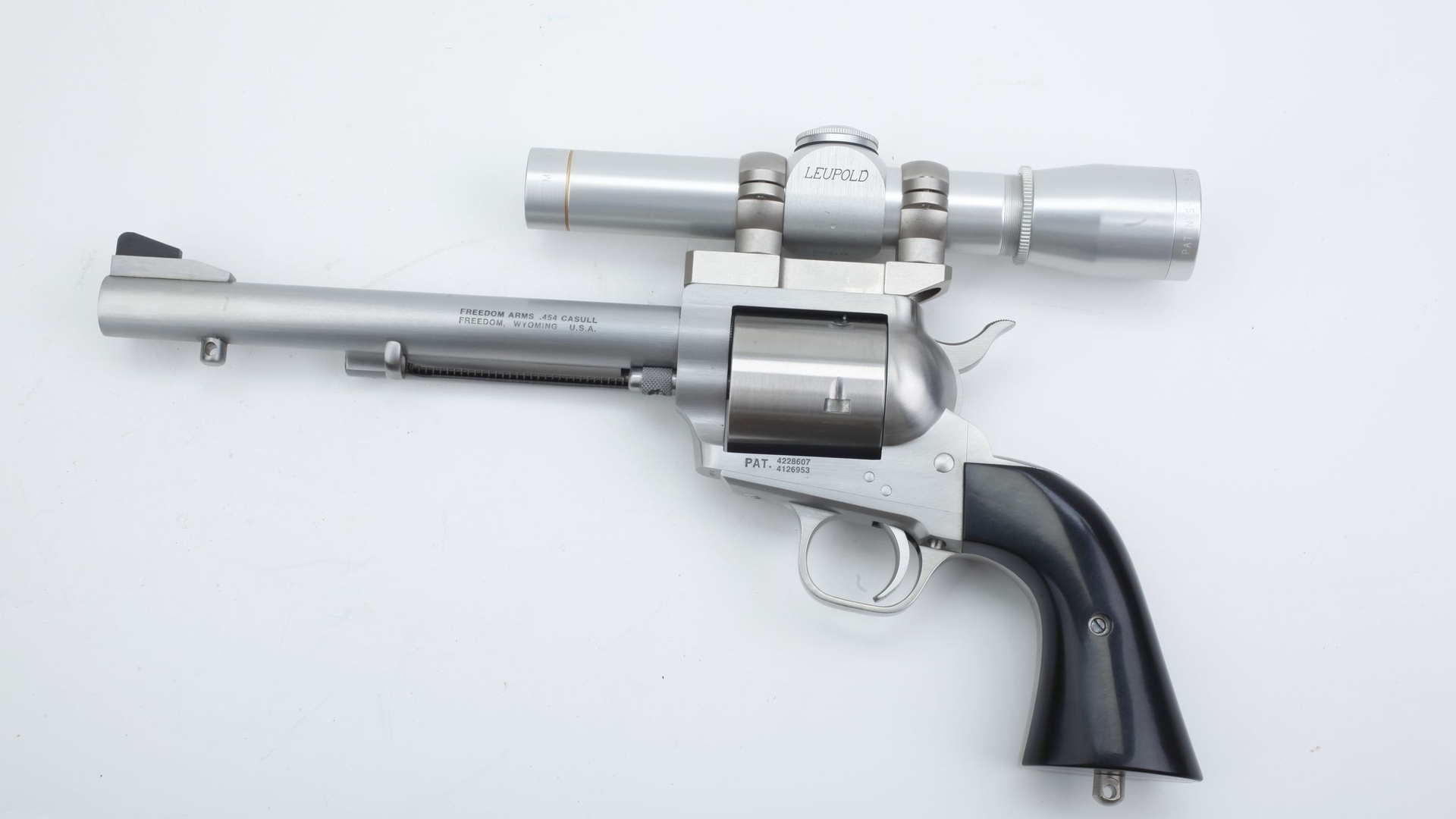 Популярные заставки и фоны Револьвер Freedom Arms 454 Casull на компьютер