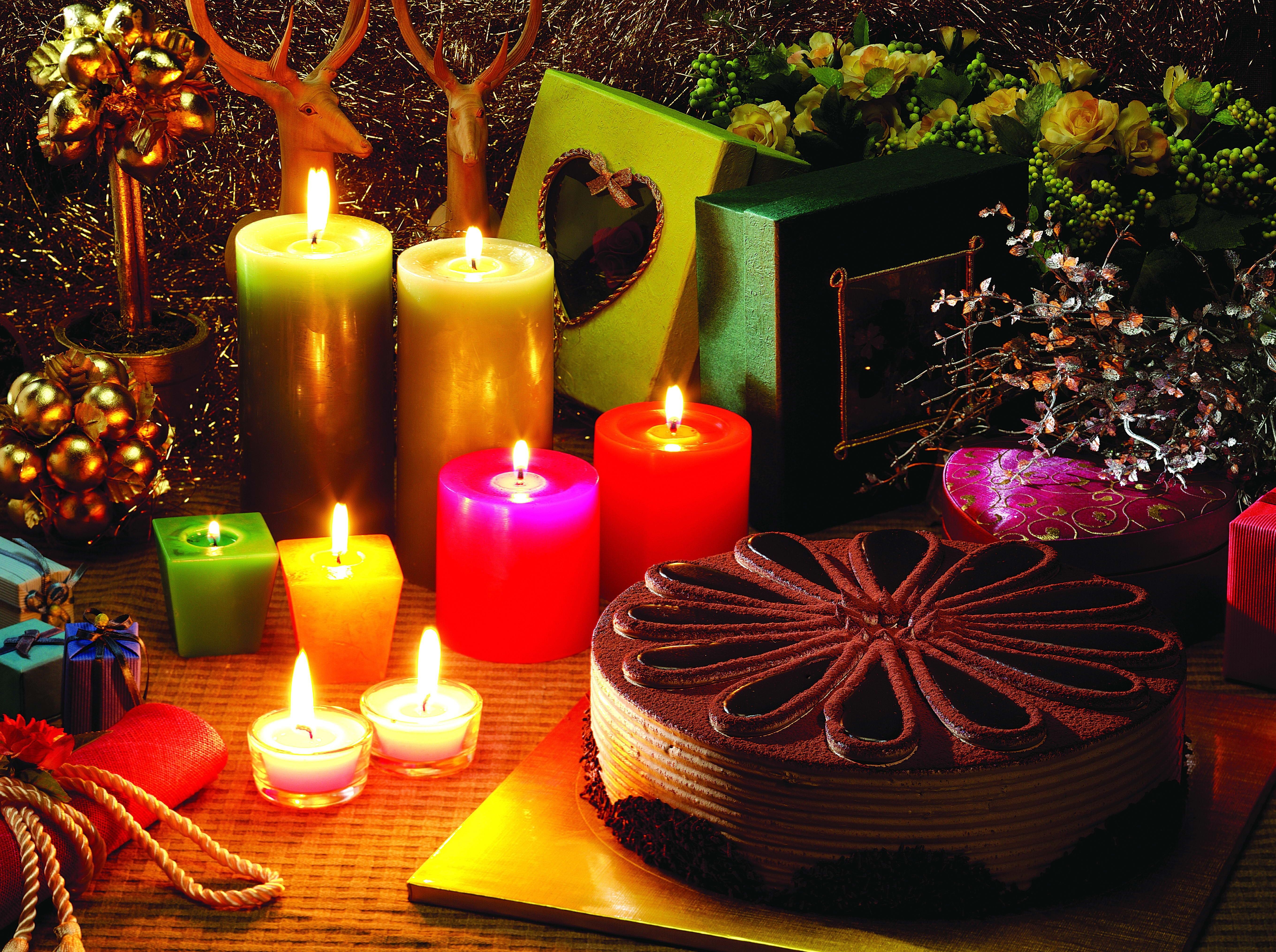 90817 завантажити шпалери свята, олені, свято, торт, подарунки, новорічні свічки - заставки і картинки безкоштовно