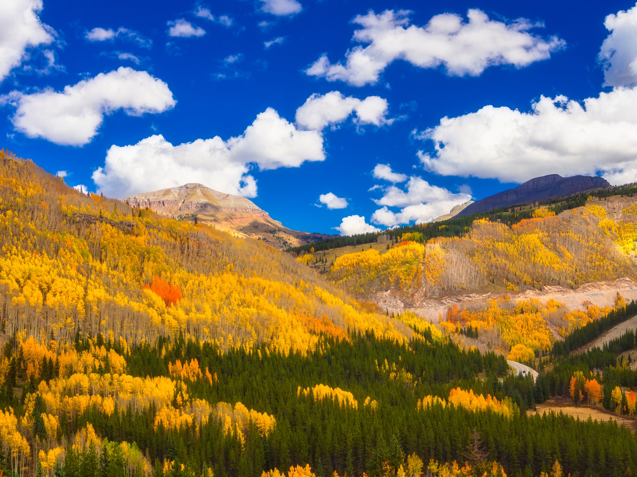 Скачать картинку Пейзаж, Природа, Осень, Облака, Гора, Колорадо, Земля/природа в телефон бесплатно.