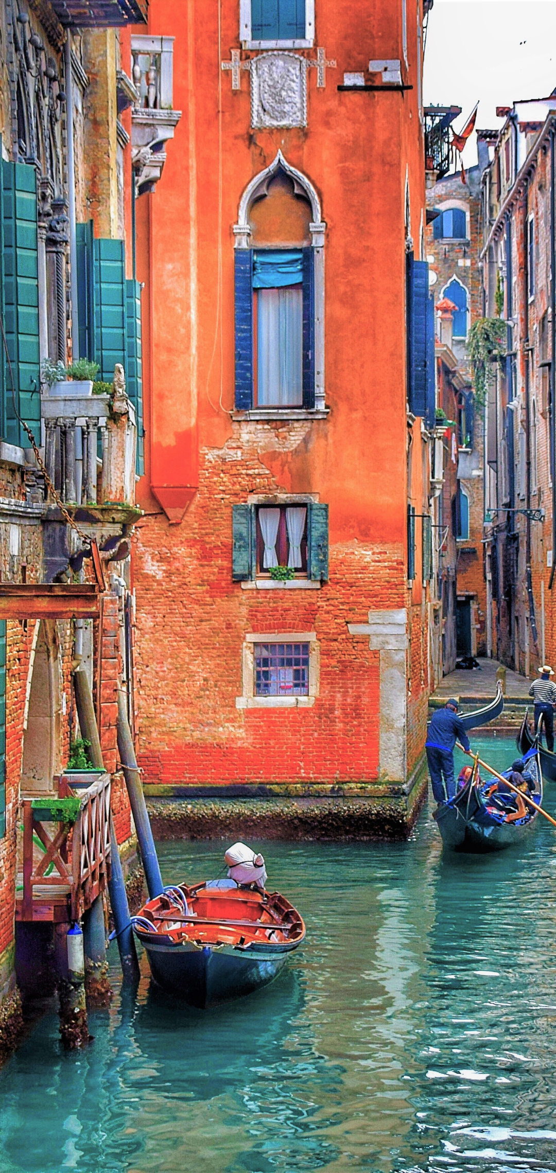 Скачати мобільні шпалери Міста, Італія, Венеція, Будівля, Барвистий, Канал, Гондола, Створено Людиною безкоштовно.