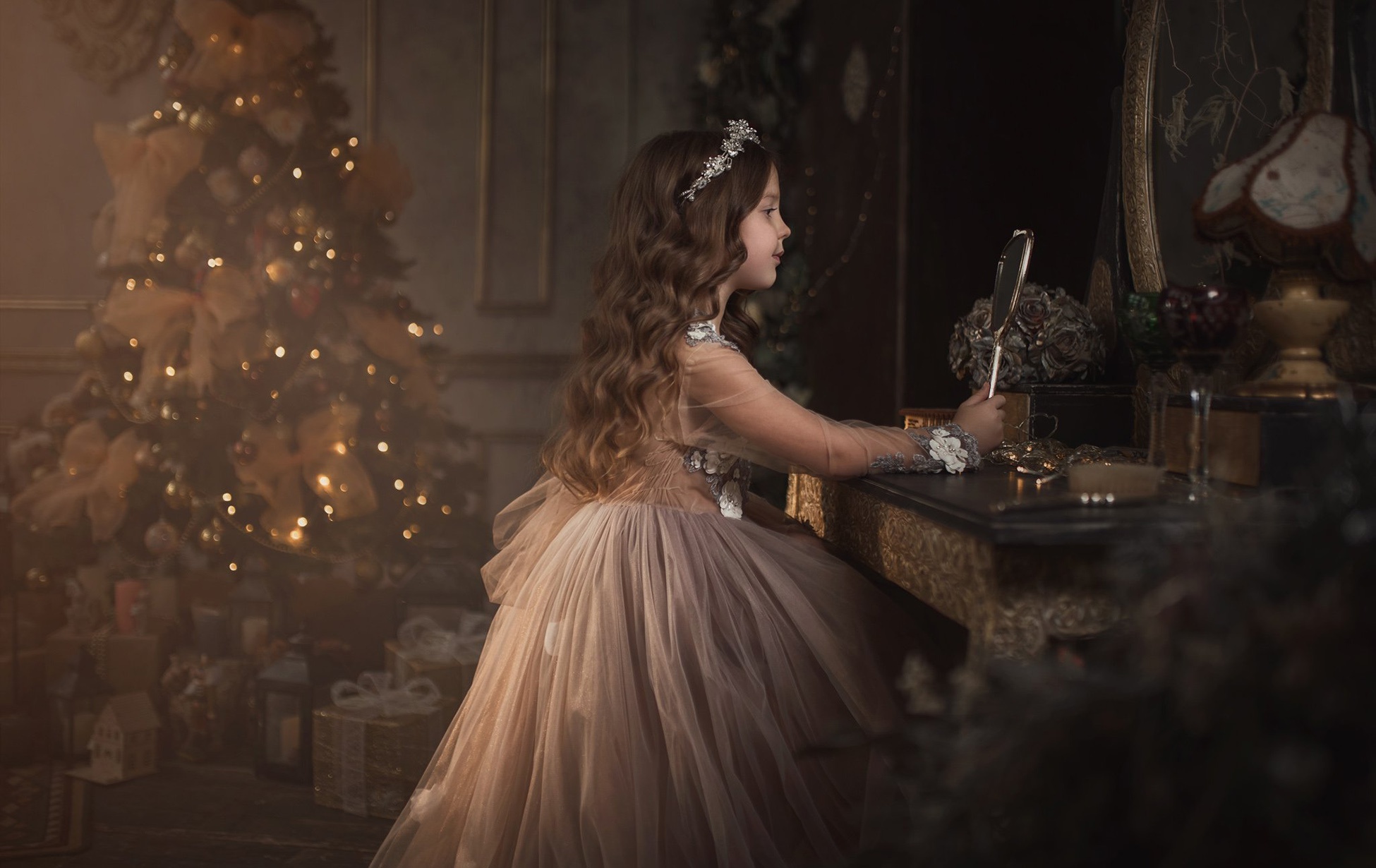 Free download wallpaper Christmas Tree, Mood, Child, Dress, Mirror, Photography on your PC desktop