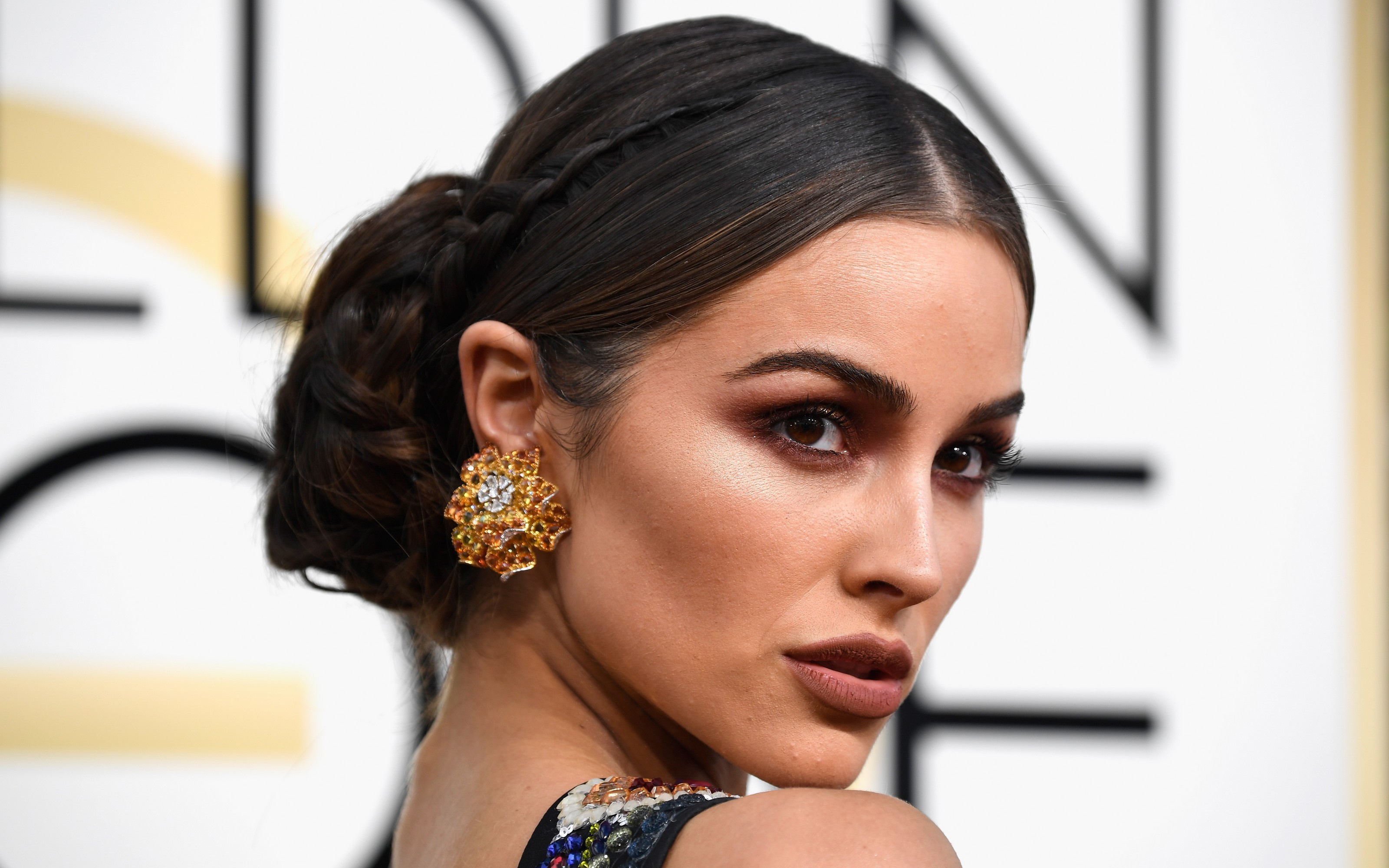 Free download wallpaper Close Up, Face, Model, Earrings, American, Celebrity, Brown Eyes, Black Hair, Lipstick, Olivia Culpo on your PC desktop