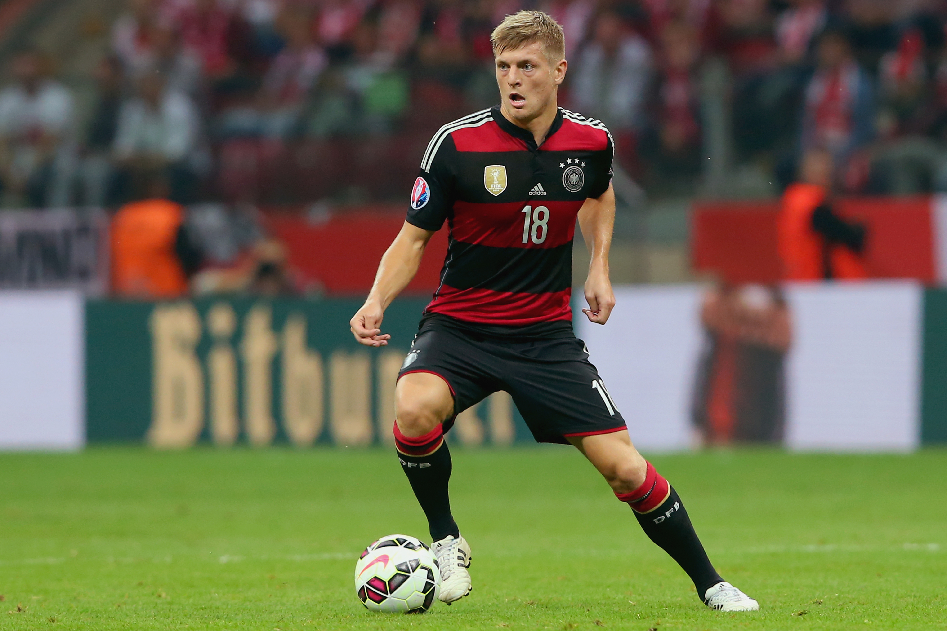 Descarga gratuita de fondo de pantalla para móvil de Fútbol, Deporte, Toni Kroos, Selección De Fútbol De Alemania.