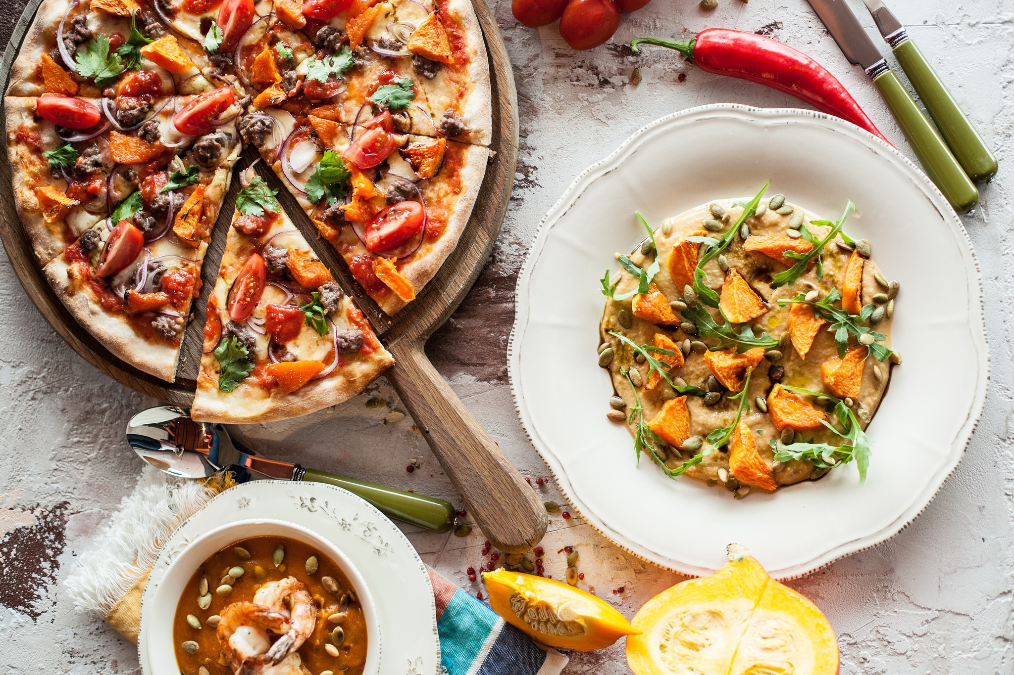 Handy-Wallpaper Pizza, Suppe, Nahrungsmittel, Stillleben kostenlos herunterladen.