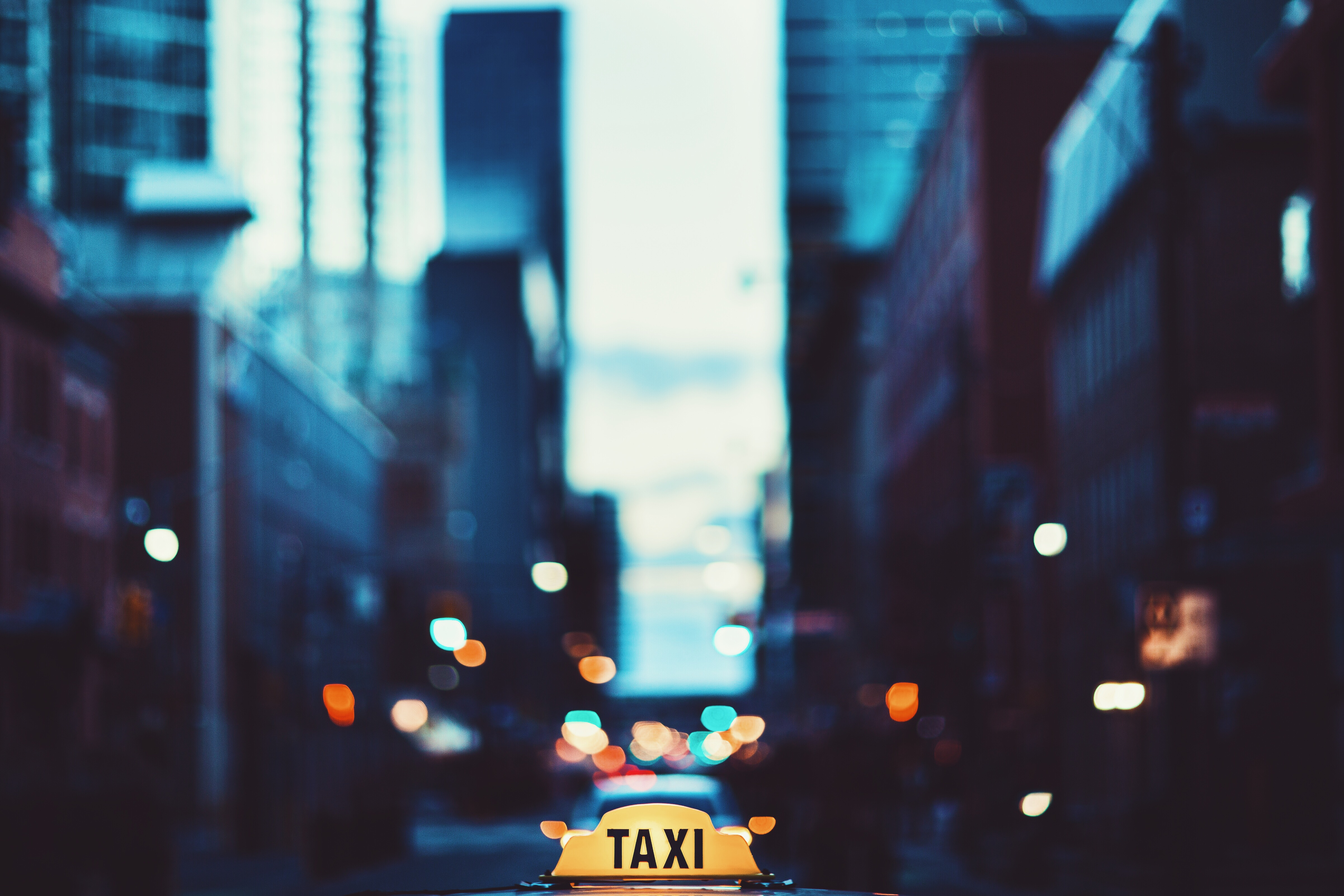 Скачать картинку Такси, Город, Надпись, Разное в телефон бесплатно.