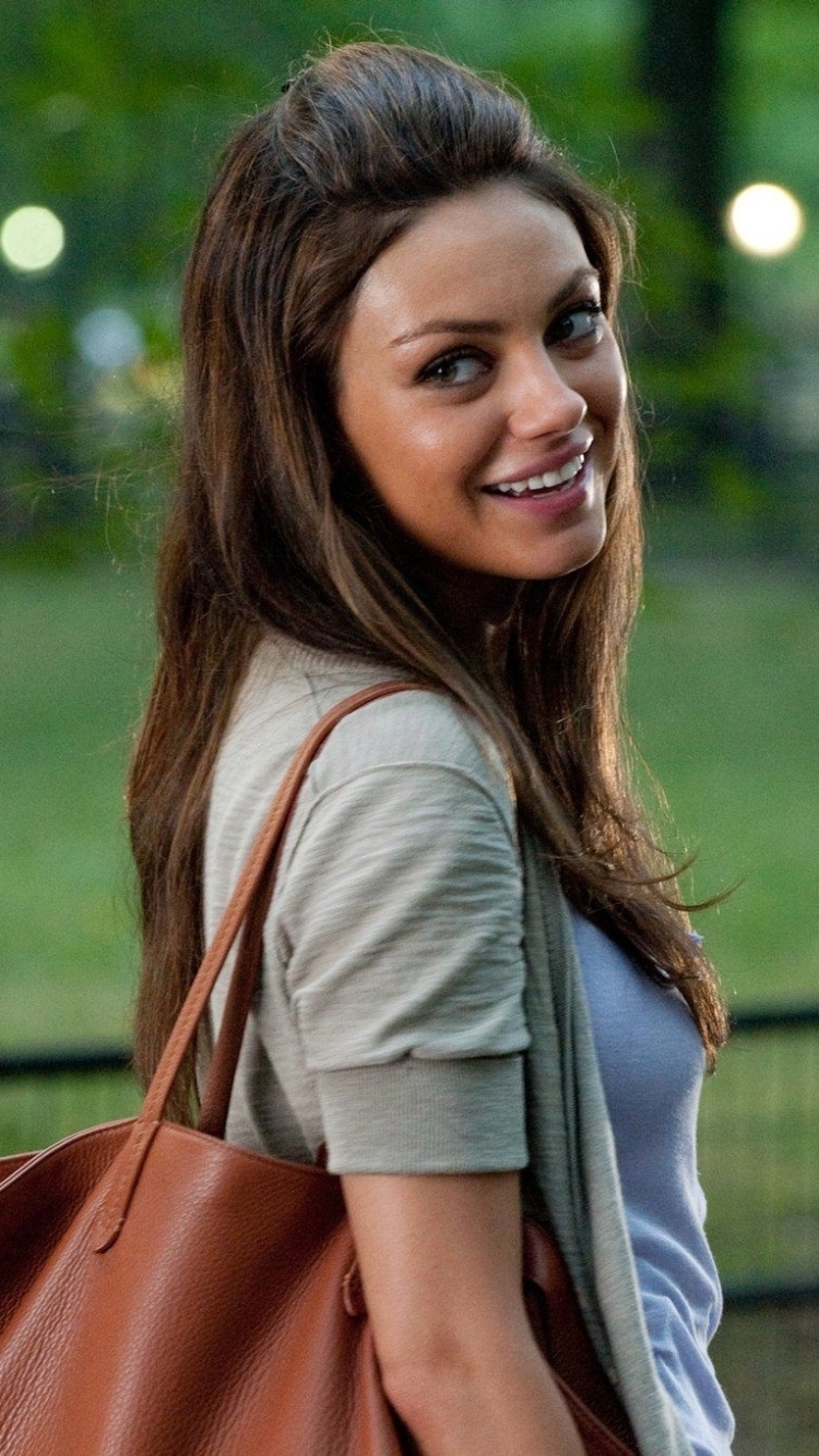 Download mobile wallpaper Mila Kunis, Movie, Friends With Benefits for free.