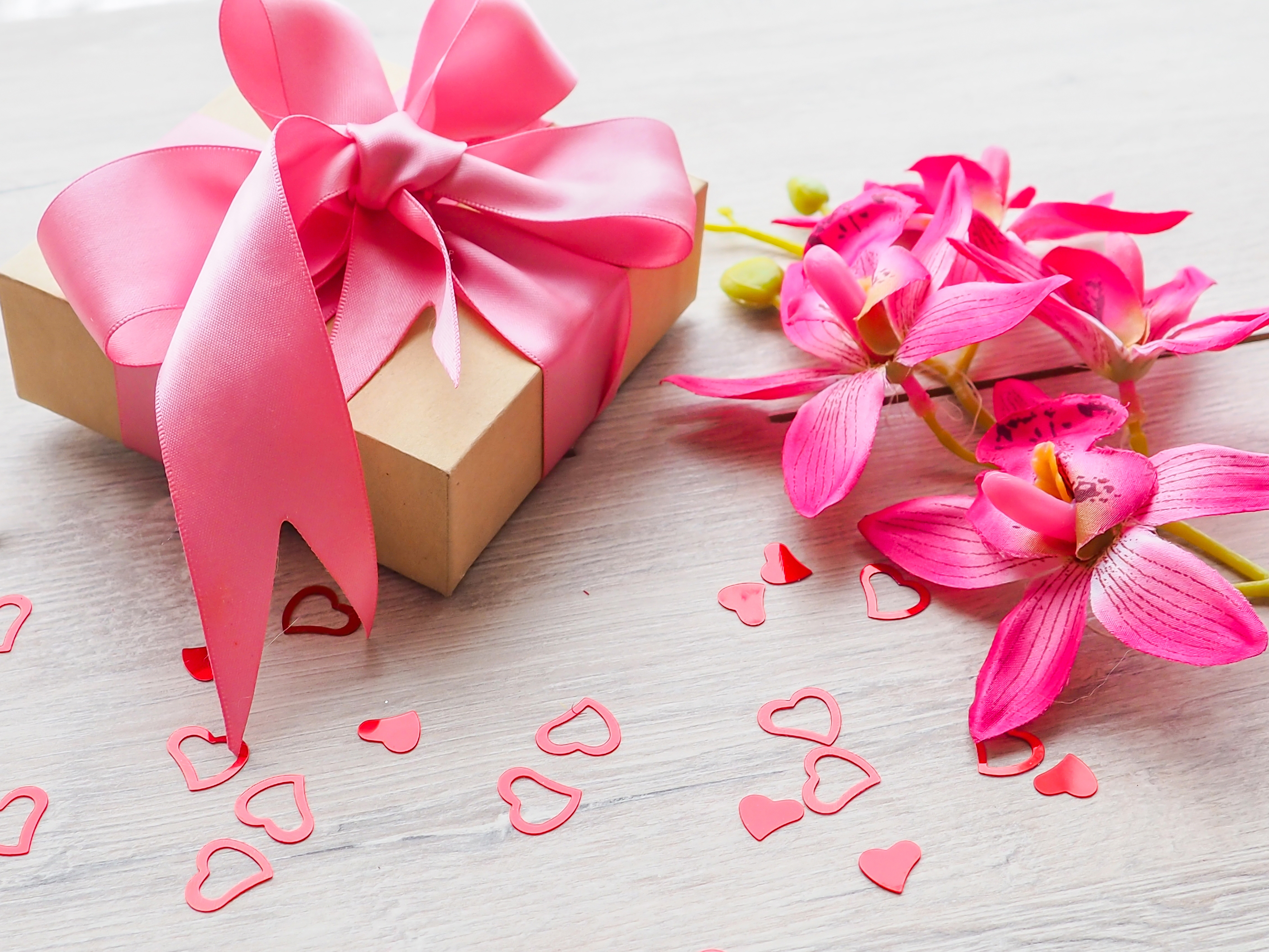Free download wallpaper Gift, Heart, Orchid, Romantic, Misc, Pink Flower on your PC desktop