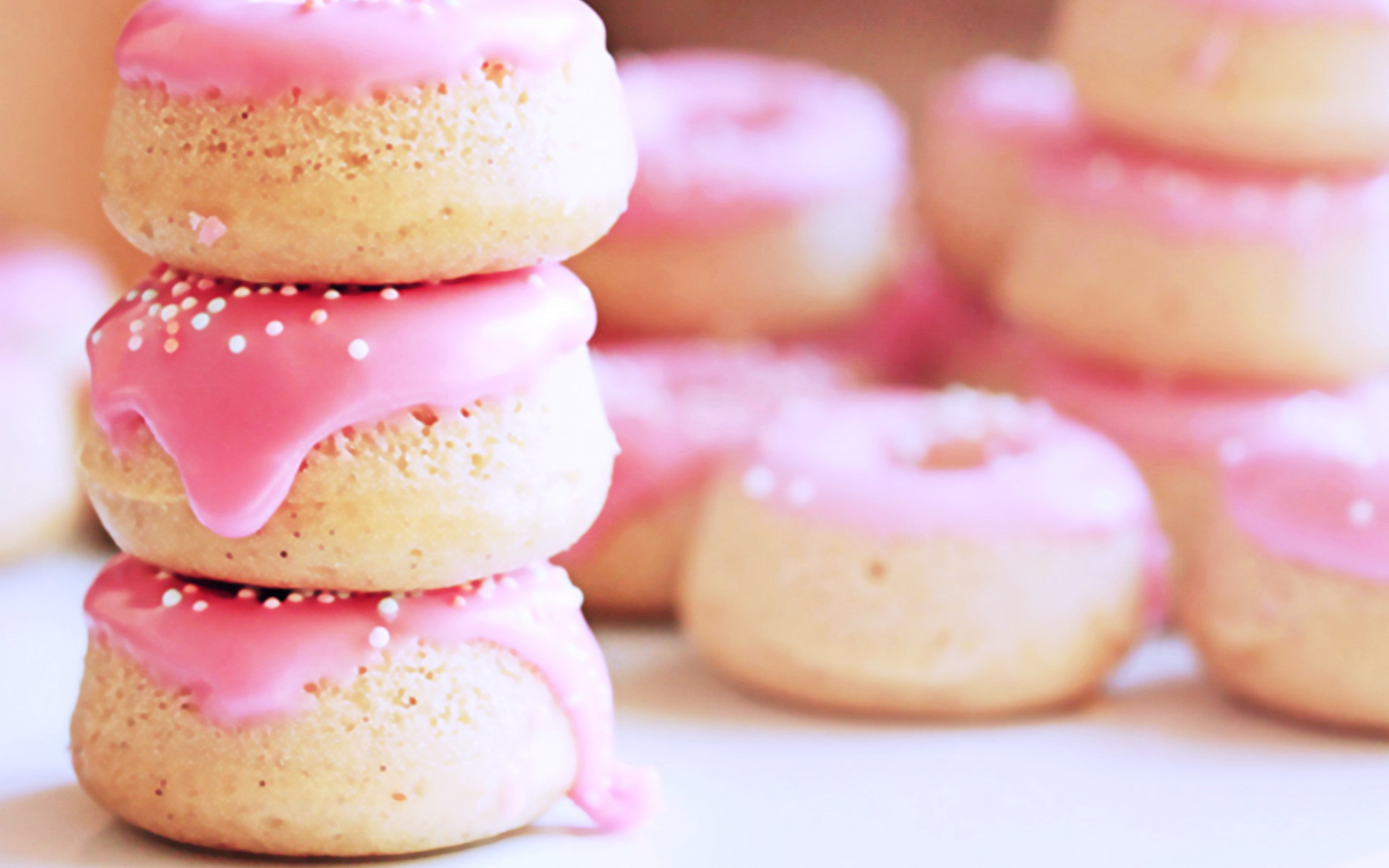 687859 Hintergrundbild herunterladen nahrungsmittel, donut, rosa, süßigkeiten - Bildschirmschoner und Bilder kostenlos
