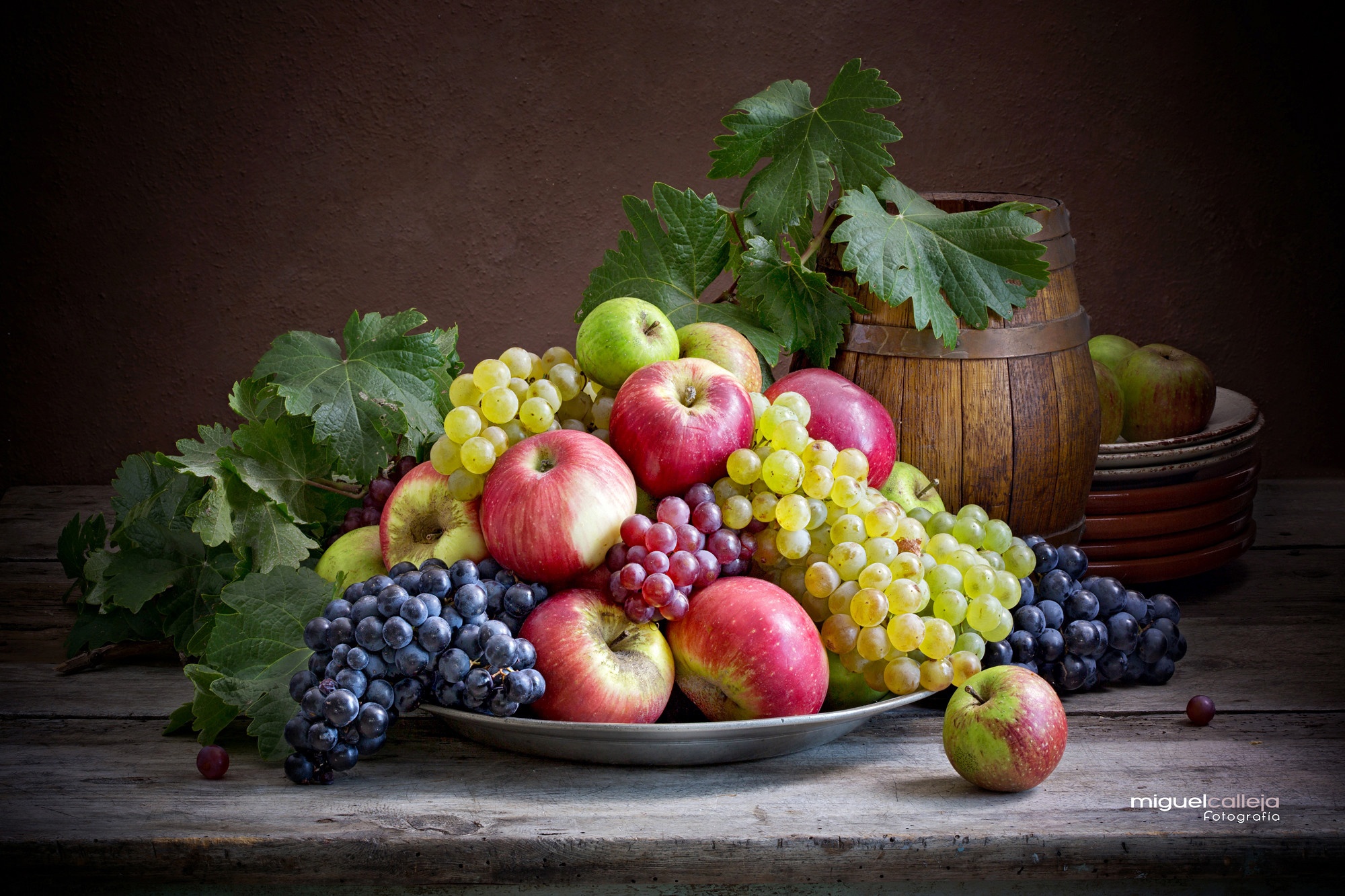 Download mobile wallpaper Fruits, Food, Apple, Grapes, Fruit for free.