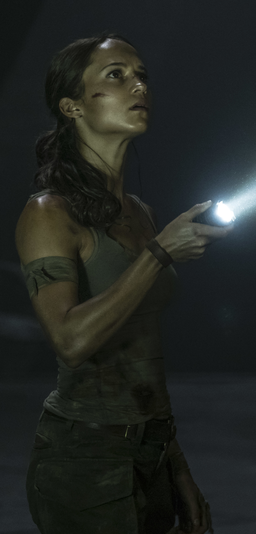 Descarga gratuita de fondo de pantalla para móvil de Películas, Lara Croft, Alicia Vikander, Asaltante De Tumbas (2018).