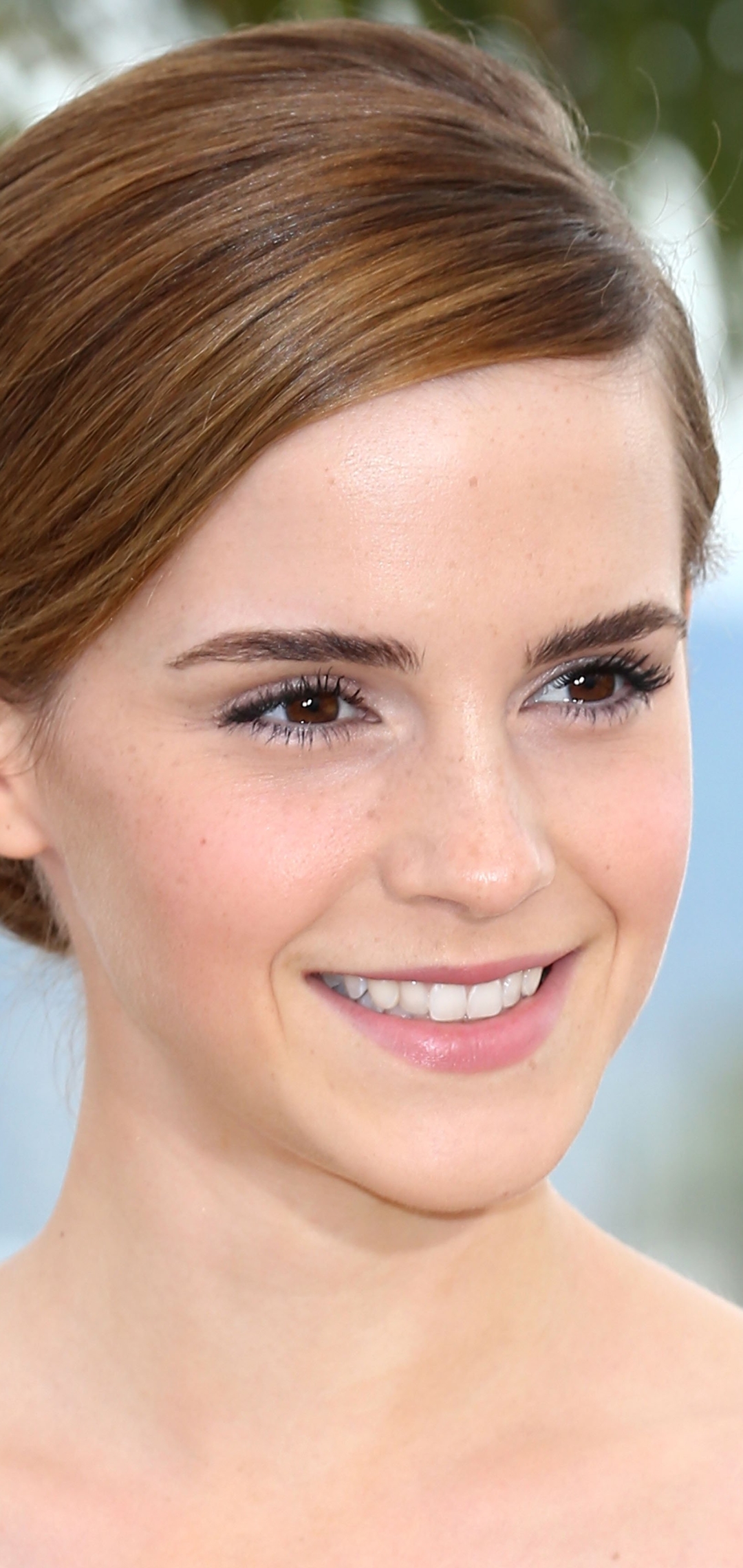 Download mobile wallpaper Emma Watson, Smile, Brunette, American, Celebrity, Brown Eyes, Actress for free.