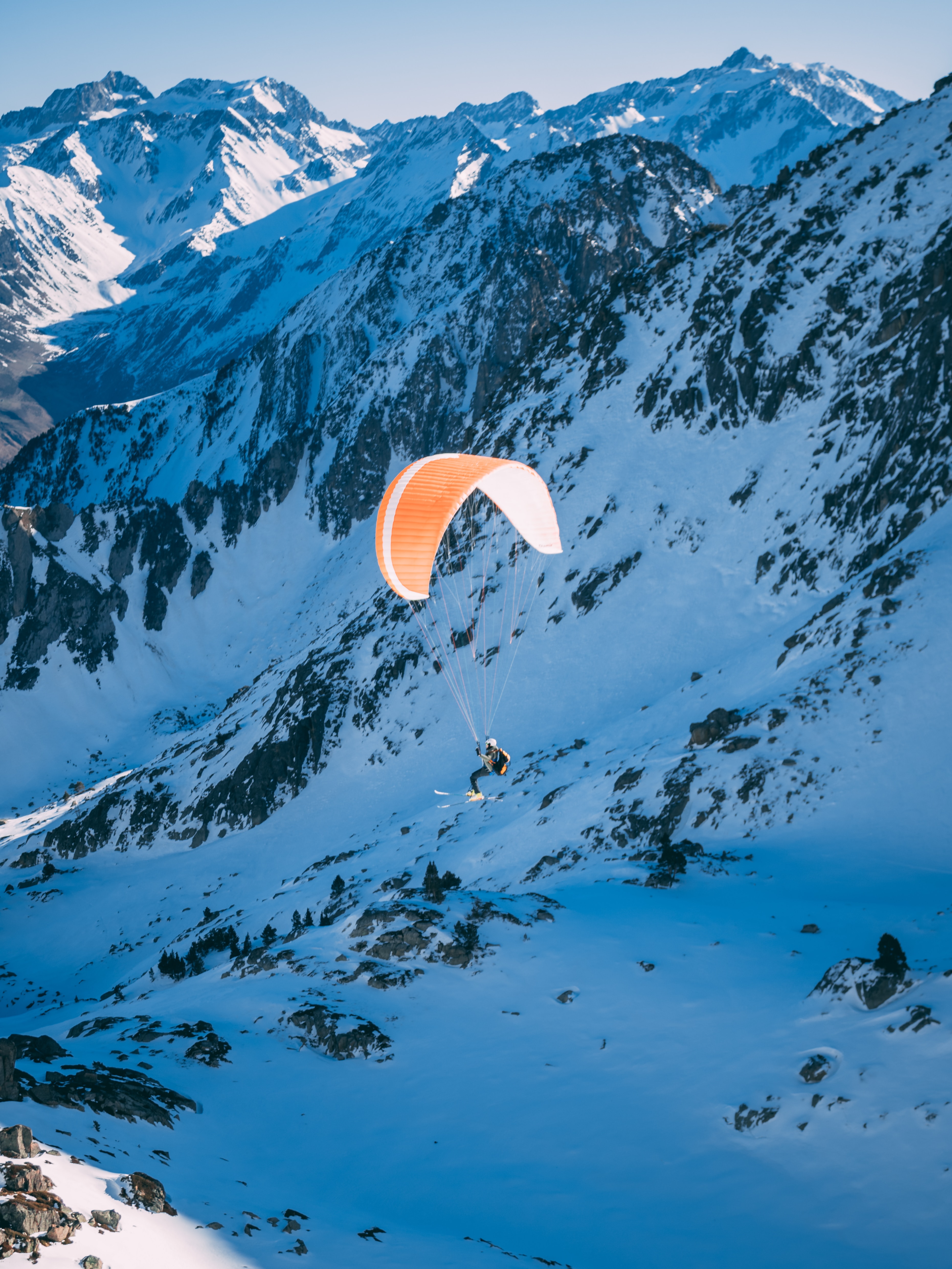 73807 descargar fondo de pantalla deportes, montañas, nieve, extremo, paracaídas, paracaidista: protectores de pantalla e imágenes gratis