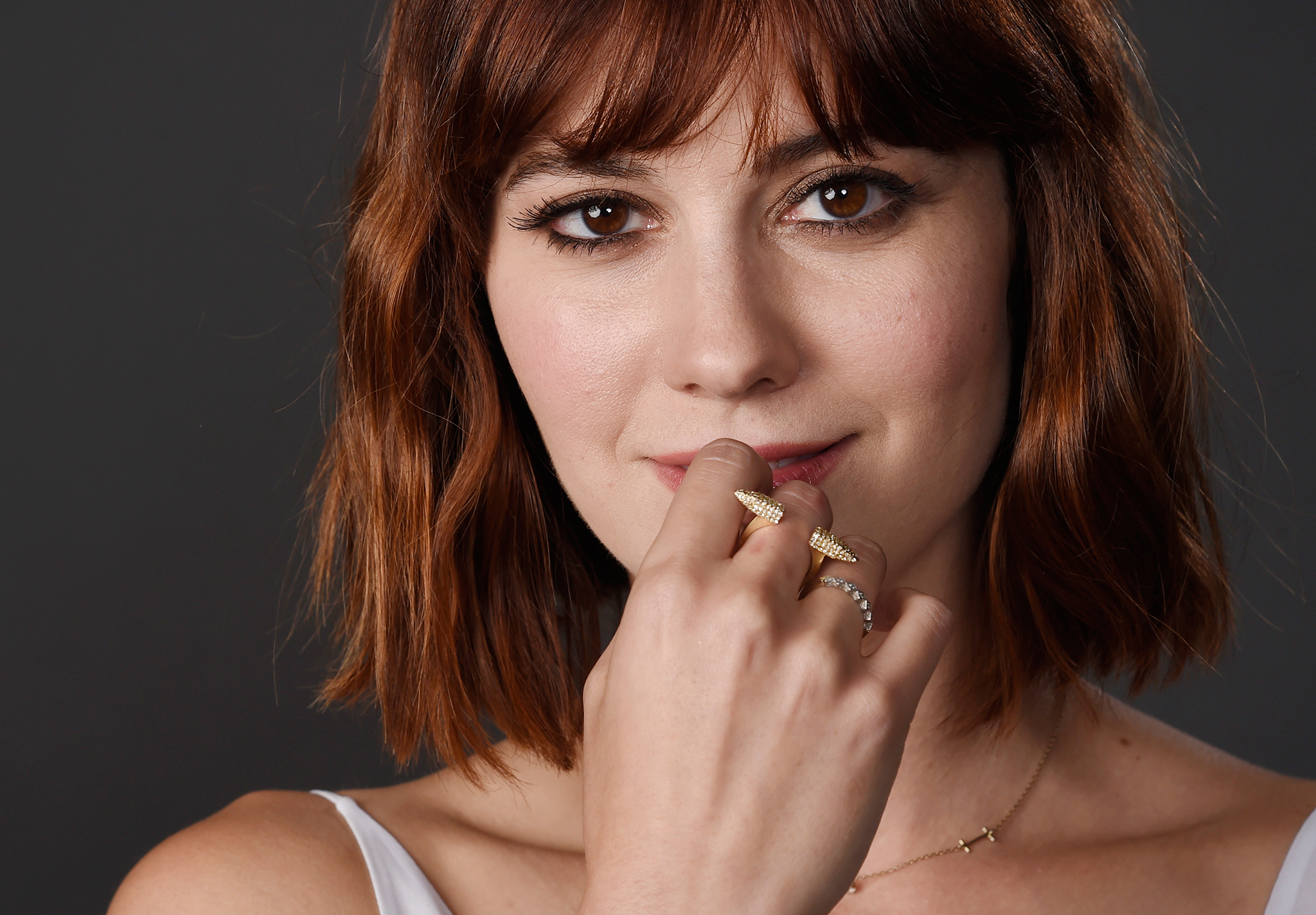 Download mobile wallpaper Redhead, Face, American, Celebrity, Brown Eyes, Mary Elizabeth Winstead for free.