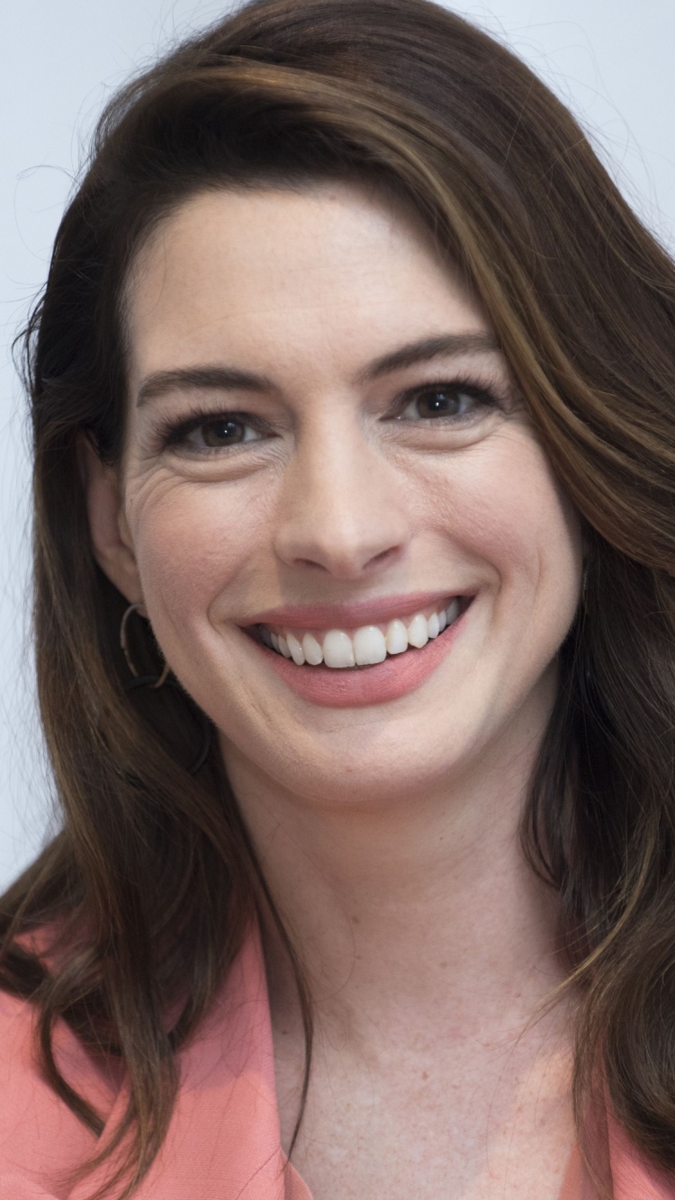 Download mobile wallpaper Anne Hathaway, Smile, Face, Brunette, American, Celebrity, Brown Eyes, Actress for free.