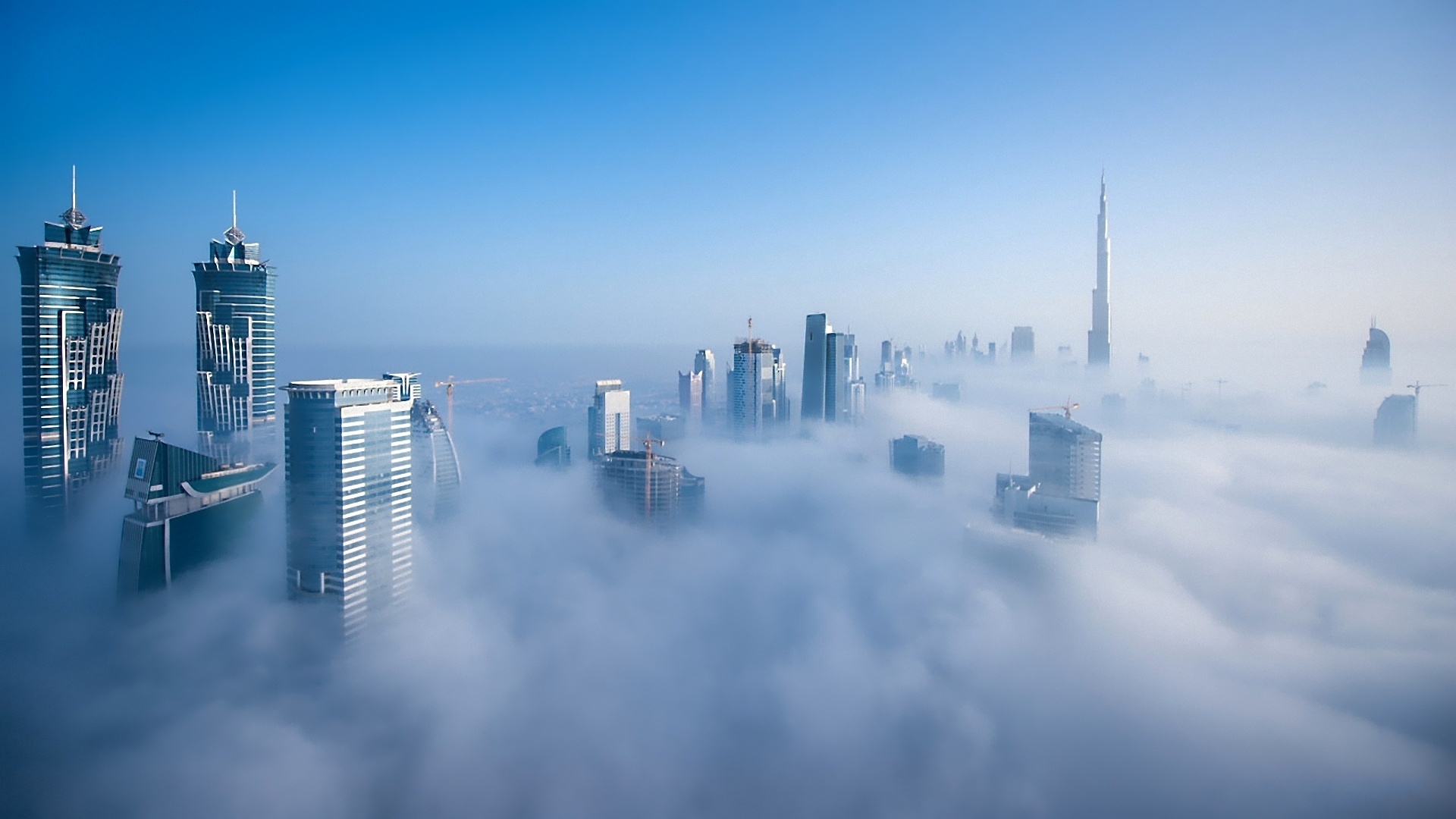 Handy-Wallpaper Dubai, Wolkenkratzer, Städte, Menschengemacht, Nebel kostenlos herunterladen.