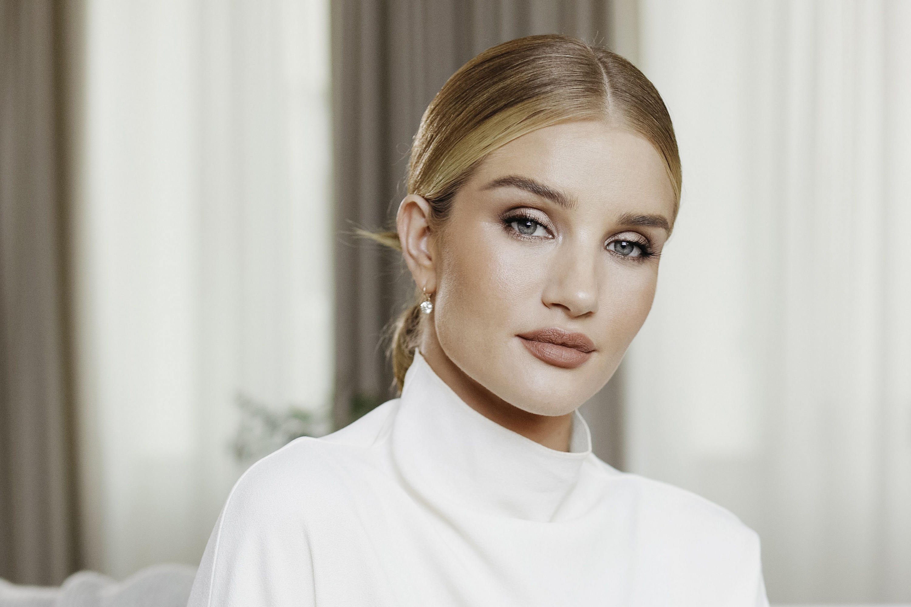 Free download wallpaper Blonde, English, Model, Blue Eyes, Celebrity, Actress, Rosie Huntington Whiteley on your PC desktop