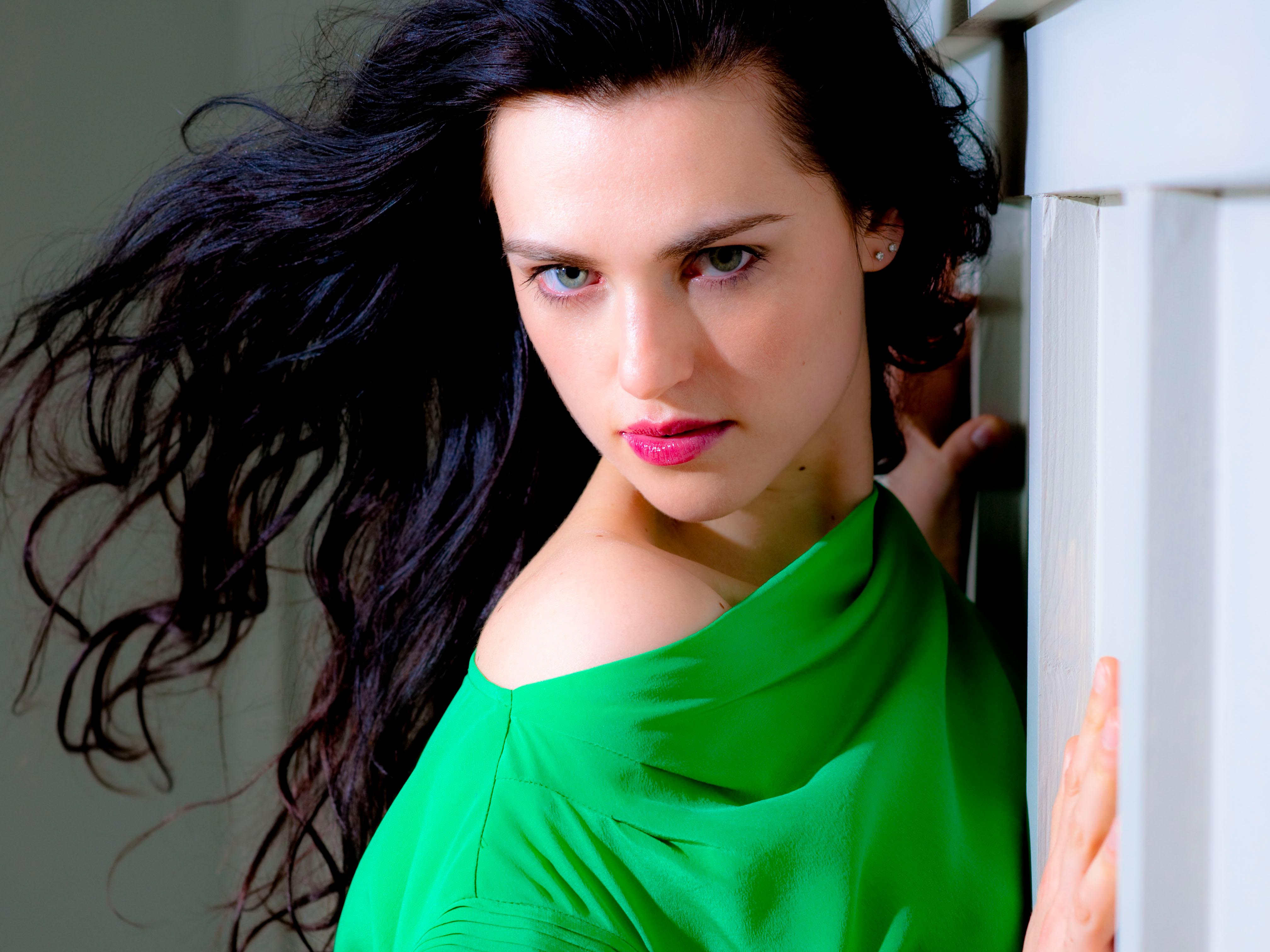 Download mobile wallpaper Green Eyes, Celebrity, Canadian, Black Hair, Actress, Katie Mcgrath for free.