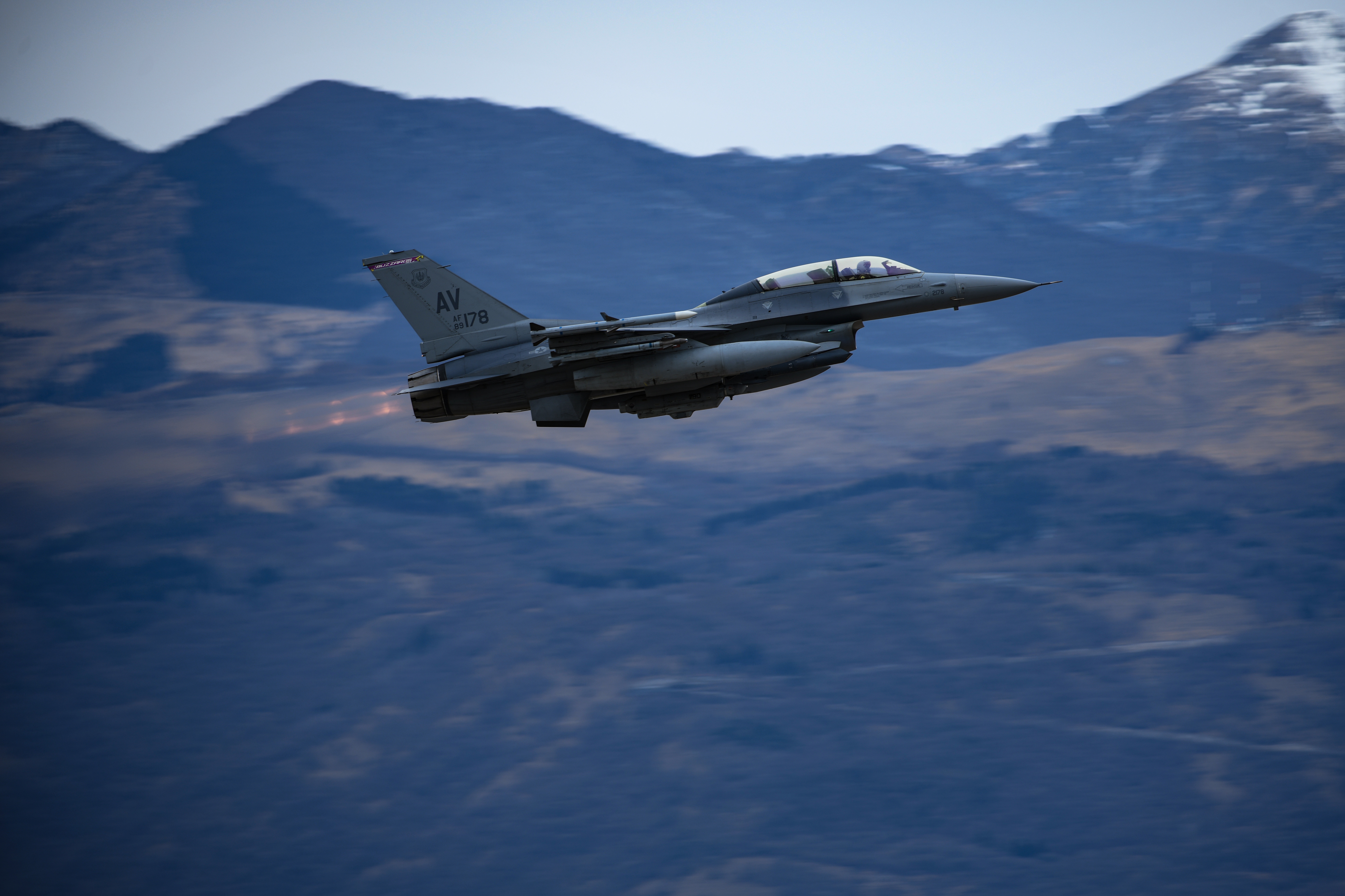 無料モバイル壁紙戦闘機, 航空機, ジェット戦闘機, 軍隊, ジェネラルダイナミクス F 16 ファイティングファルコンをダウンロードします。