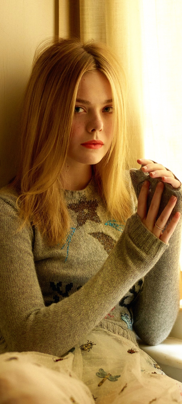 Download mobile wallpaper Blonde, Green Eyes, American, Celebrity, Actress, Elle Fanning for free.