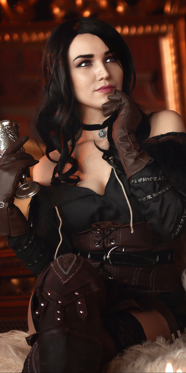 Handy-Wallpaper Handschuh, Frauen, Schwarzes Haar, Cosplay, Yennefer Von Vengerberg, The Witcher 3: Wilde Jagd kostenlos herunterladen.