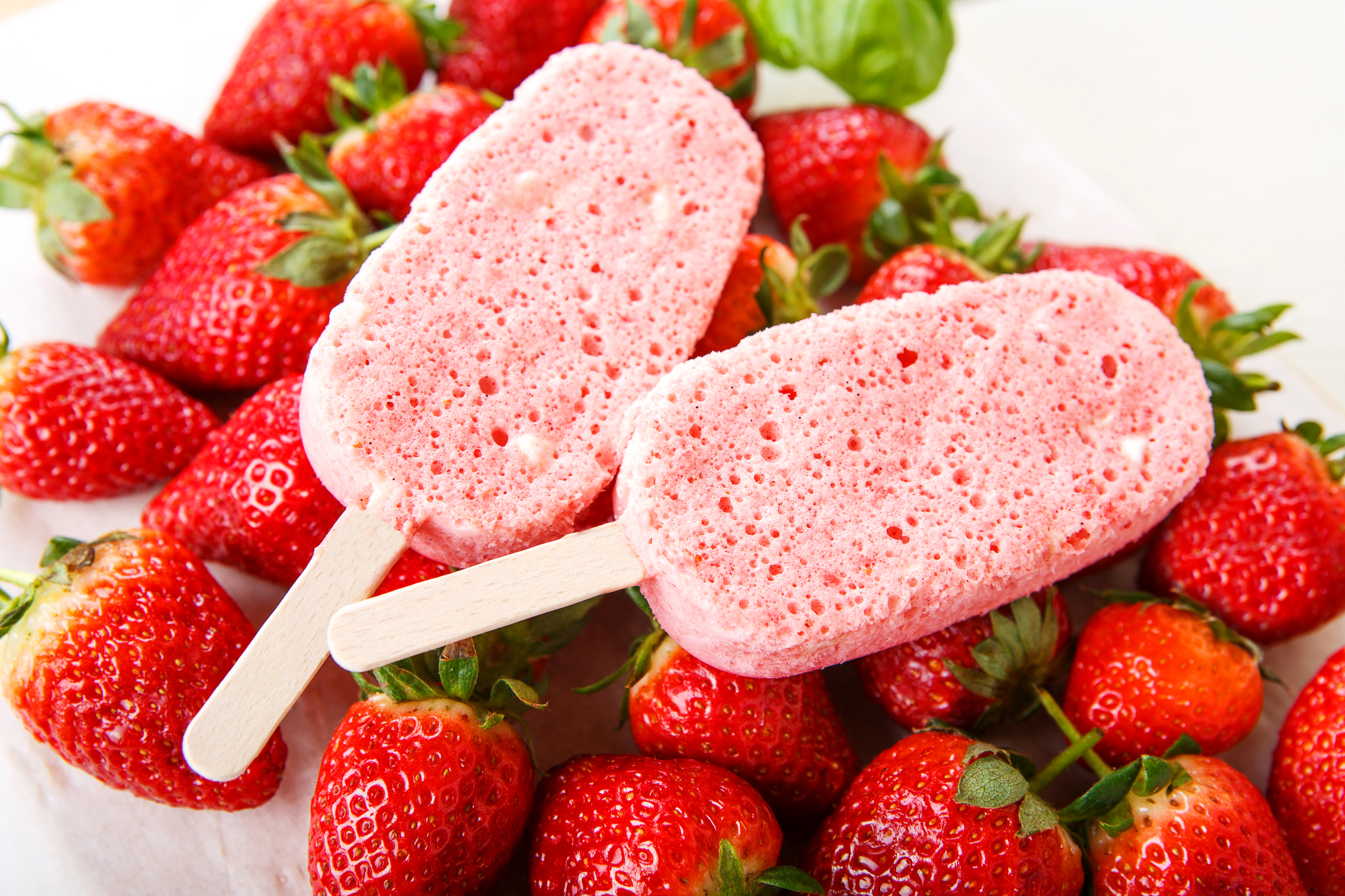 Laden Sie das Erdbeere, Sommer, Frucht, Eiscreme, Nahrungsmittel-Bild kostenlos auf Ihren PC-Desktop herunter