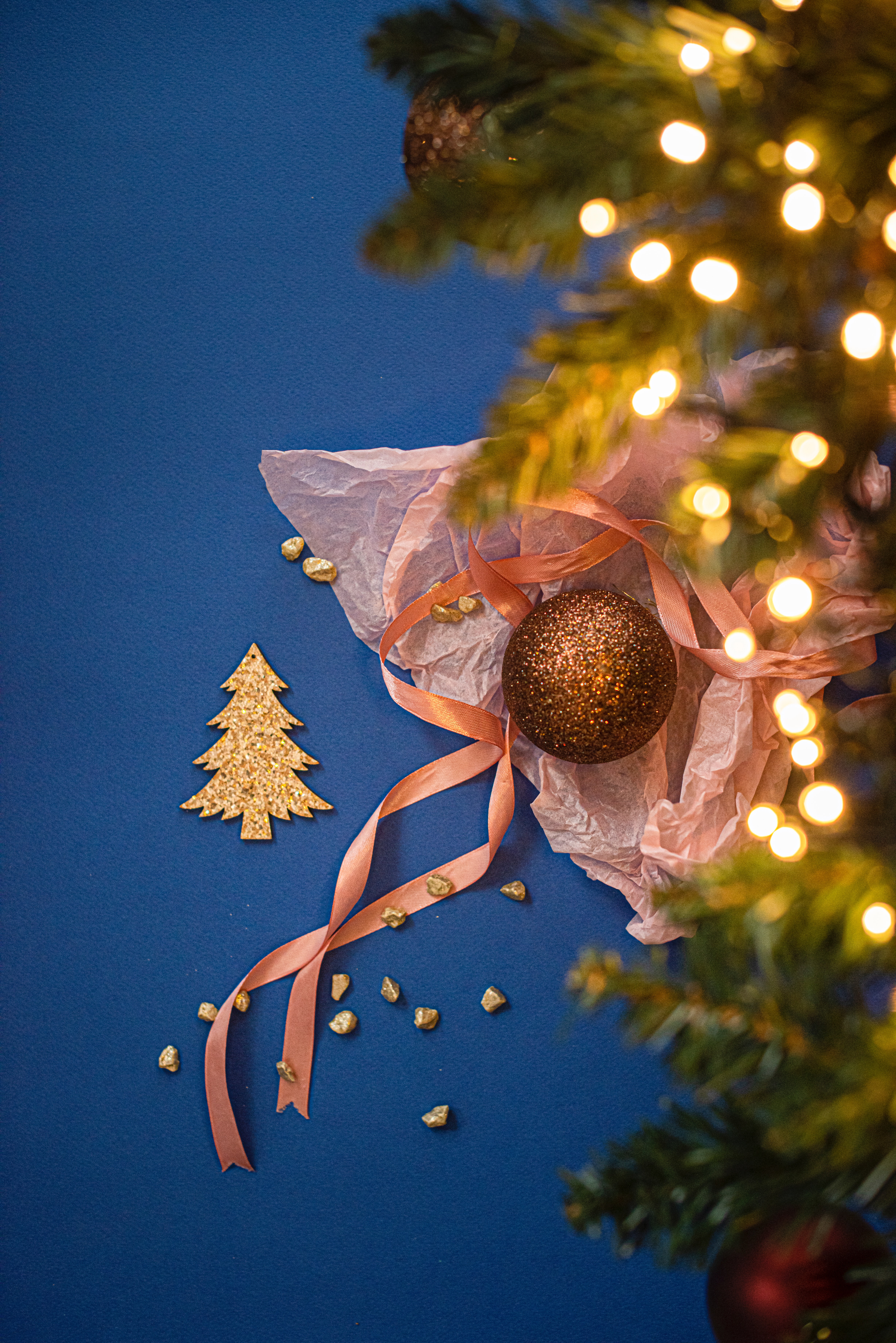 Téléchargez des papiers peints mobile Fêtes, Arbre De Noël, Guirlande, Décorations, Nouvel An, Sapin De Noël, Or, Noël gratuitement.