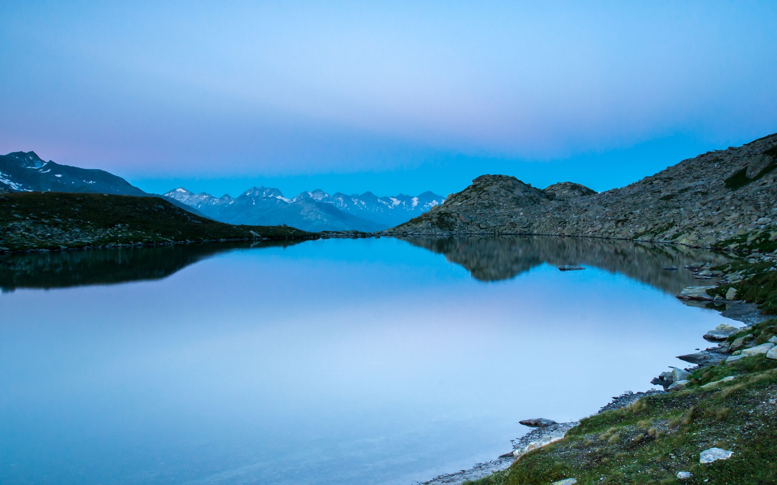 Download mobile wallpaper Lake Luter, Alps, Lakes, Lake, Mountain, Earth for free.