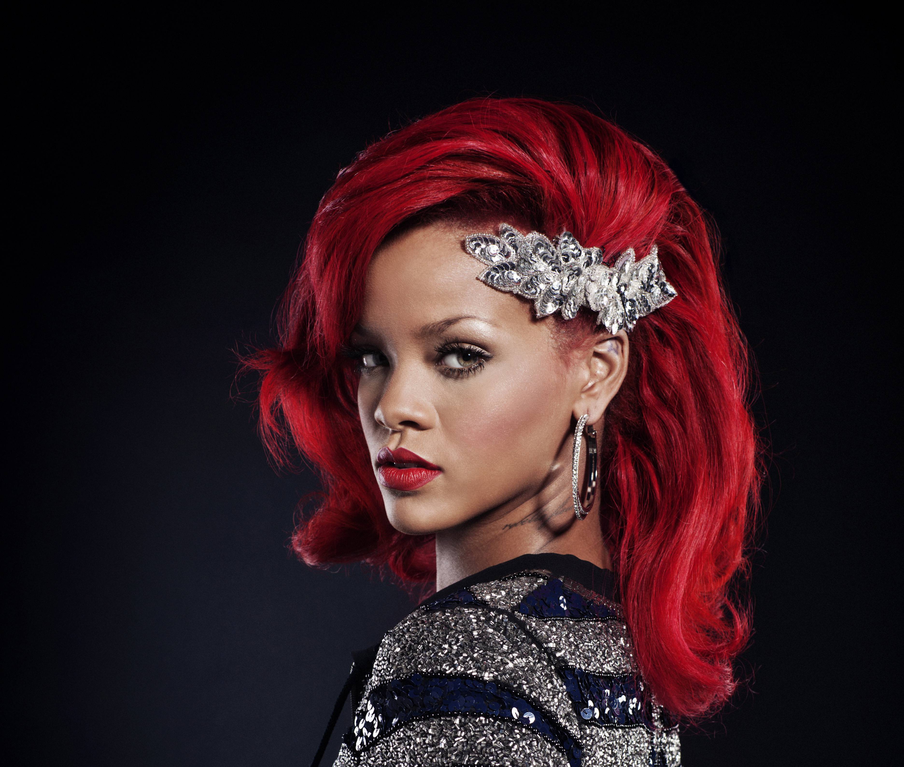Laden Sie das Musik, Rihanna, Schmuck, Sänger, Ohrringe, Rote Haare, Lippenstift-Bild kostenlos auf Ihren PC-Desktop herunter