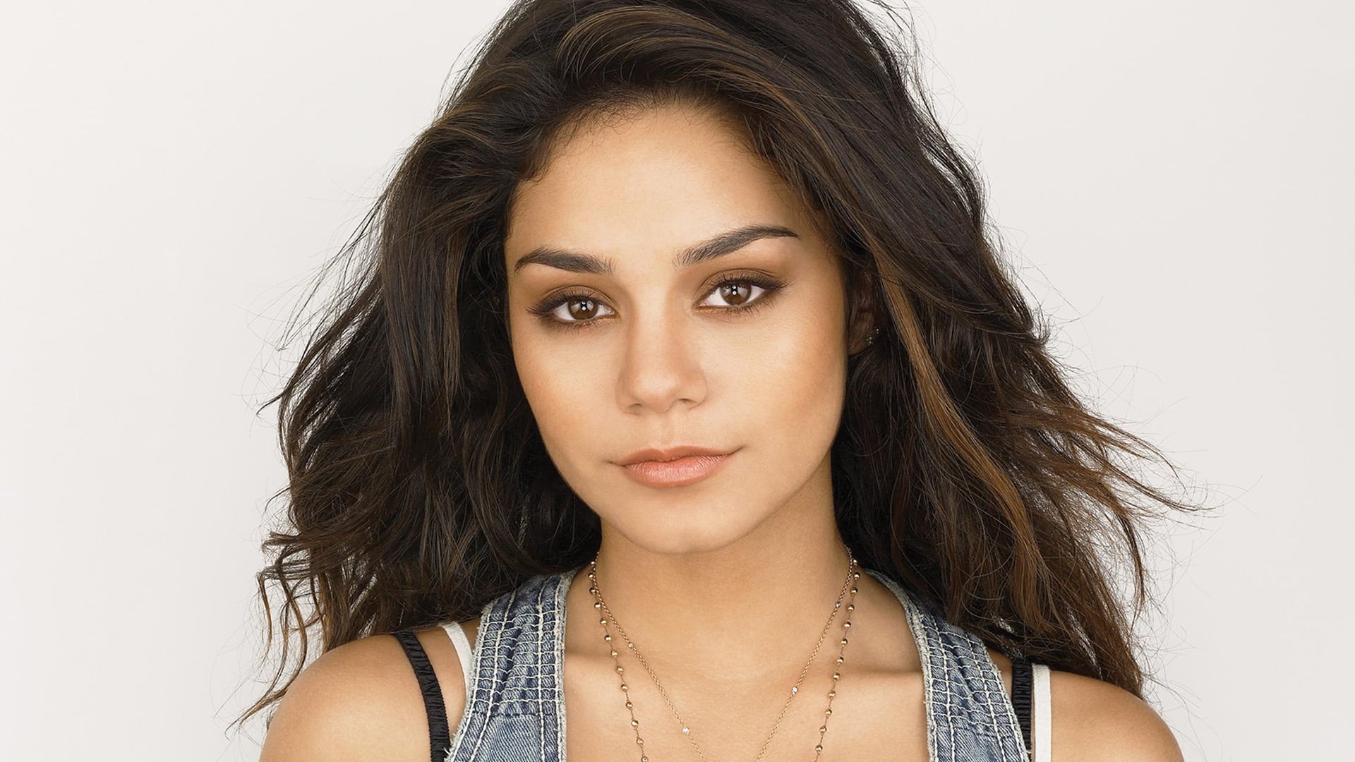 Download mobile wallpaper Face, Brunette, Celebrity, Brown Eyes, Vanessa Hudgens, Actress for free.