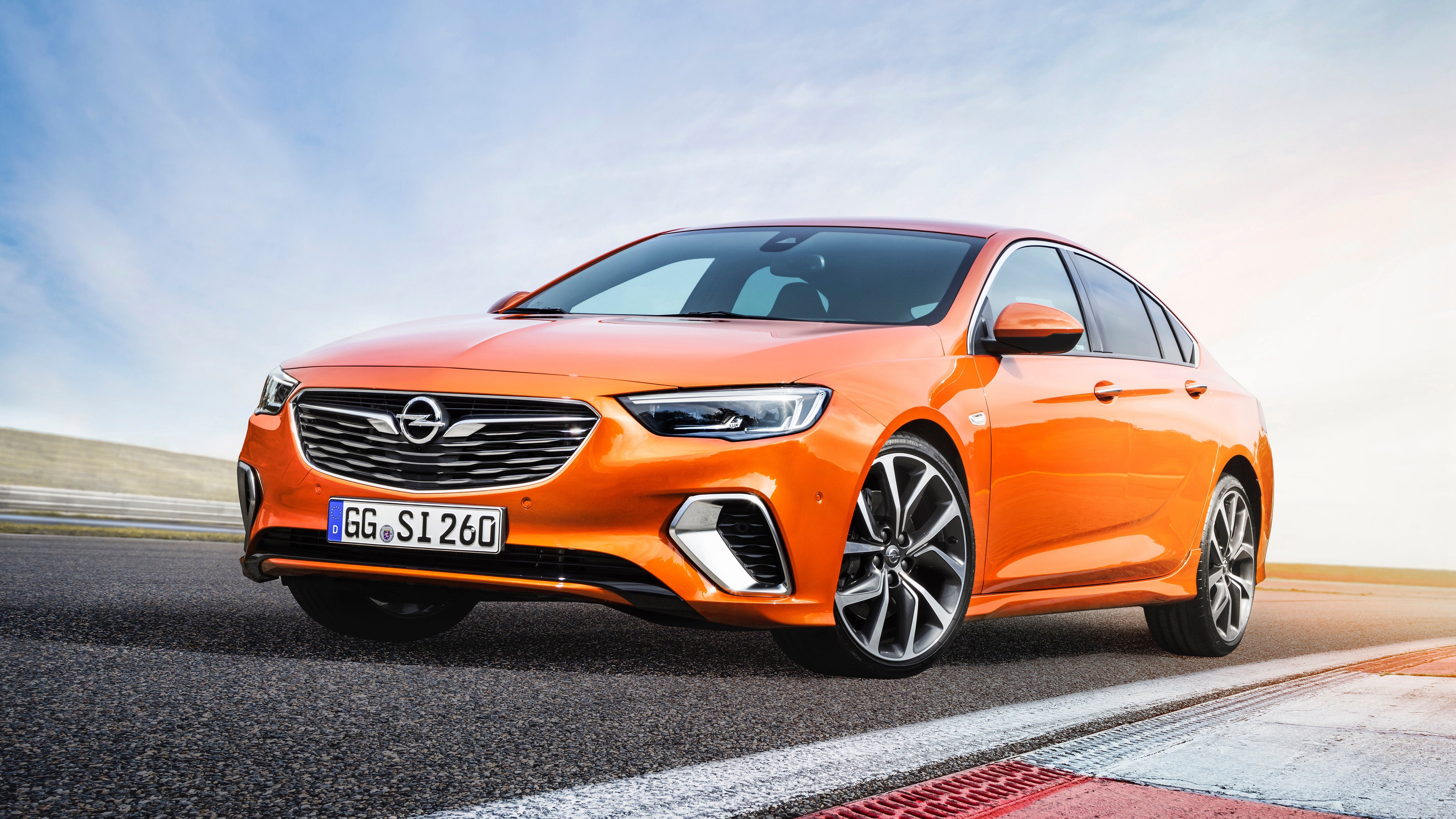 Завантажити шпалери Opel Insignia на телефон безкоштовно