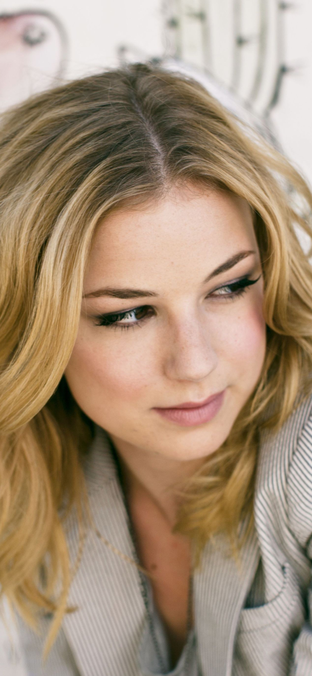 Download mobile wallpaper Blonde, Face, Celebrity, Canadian, Actress, Emily Vancamp for free.
