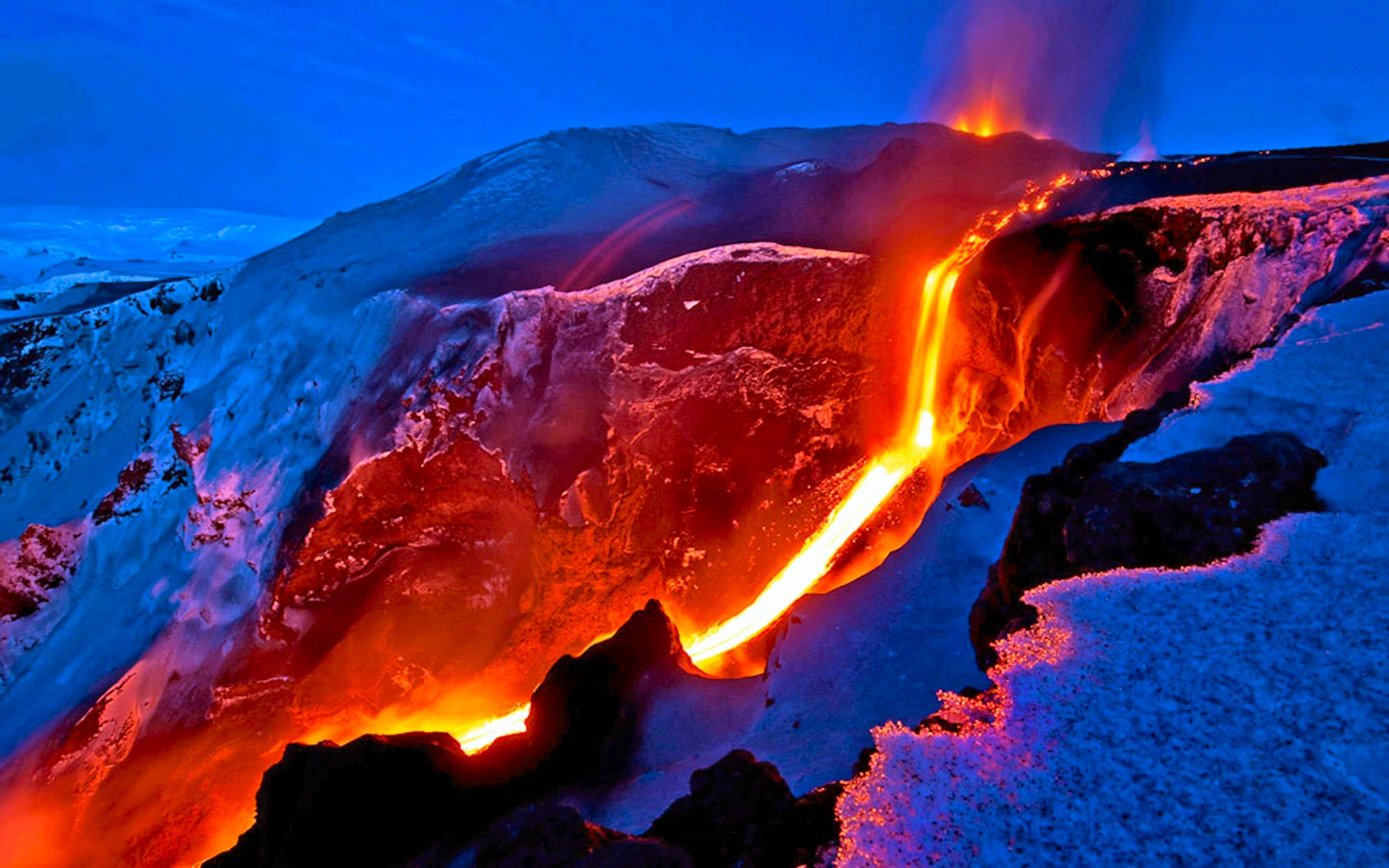 1493945 Hintergrundbild herunterladen berg, erde/natur, vulkan, blau, lava, szenisch, schnee, winter - Bildschirmschoner und Bilder kostenlos