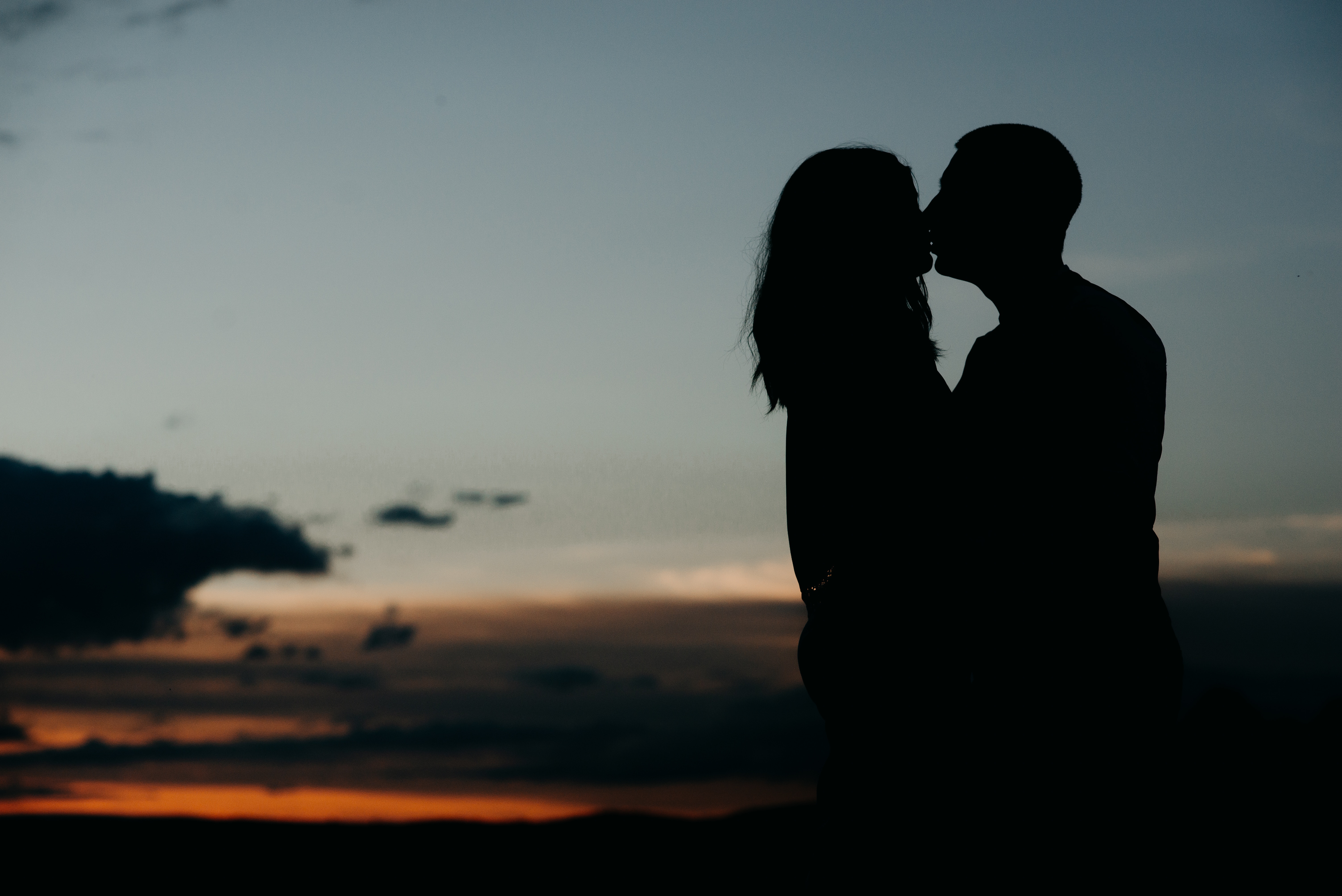 Free download wallpaper Pair, Embrace, Kiss, Night, Couple, Silhouettes, Romance, Love on your PC desktop