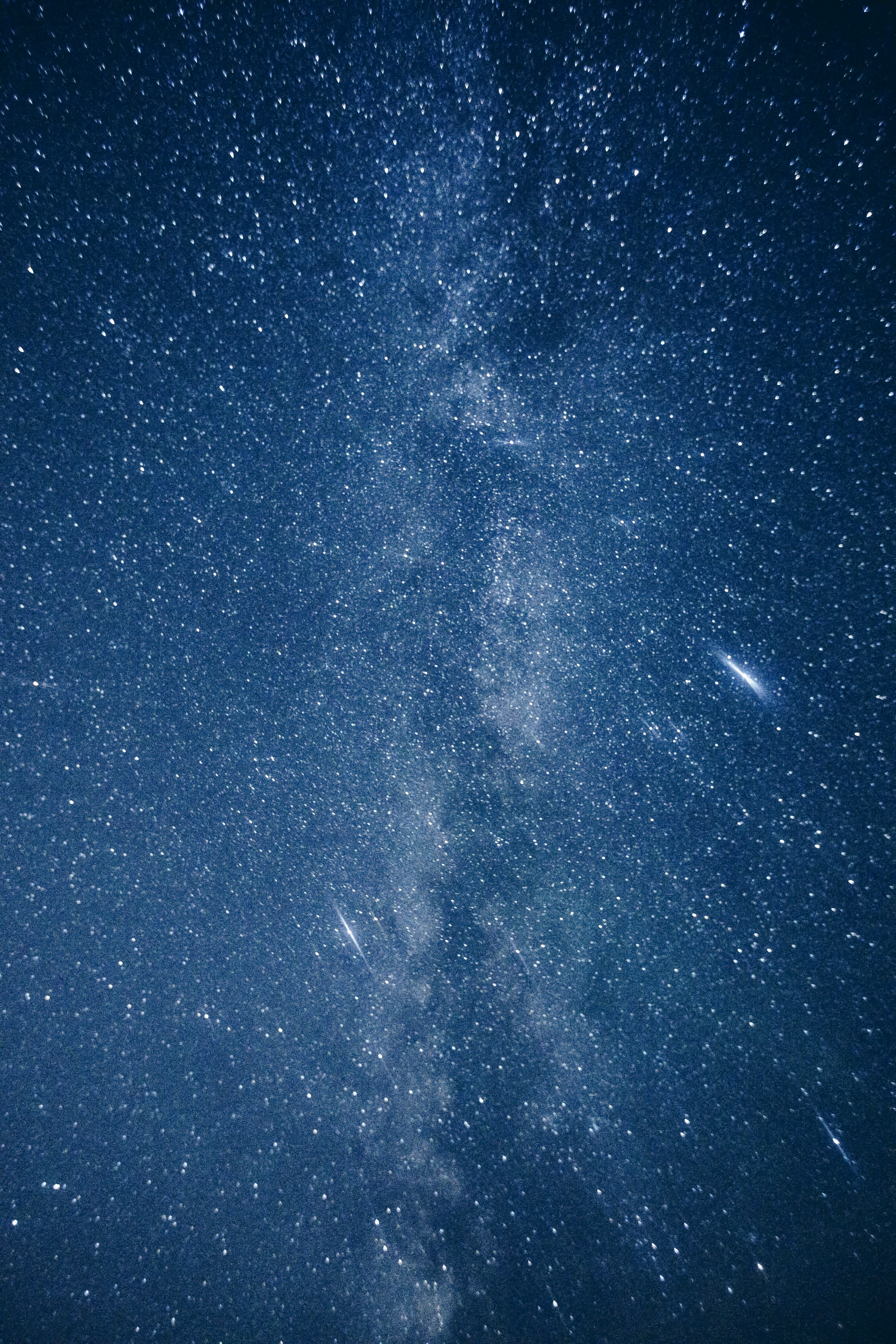 138017 Hintergrundbild herunterladen galaxis, universum, sterne, scheinen, brillanz, universe, galaxy, astronomie - Bildschirmschoner und Bilder kostenlos