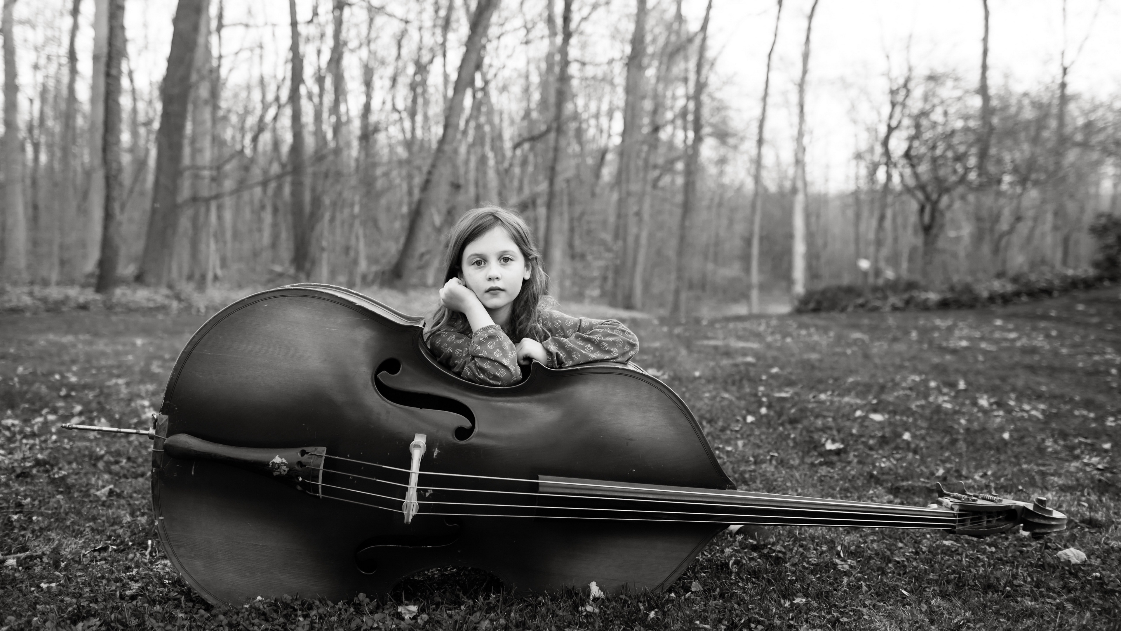 1002824 descargar imagen fotografía, niño, blanco y negro, violonchelo: fondos de pantalla y protectores de pantalla gratis