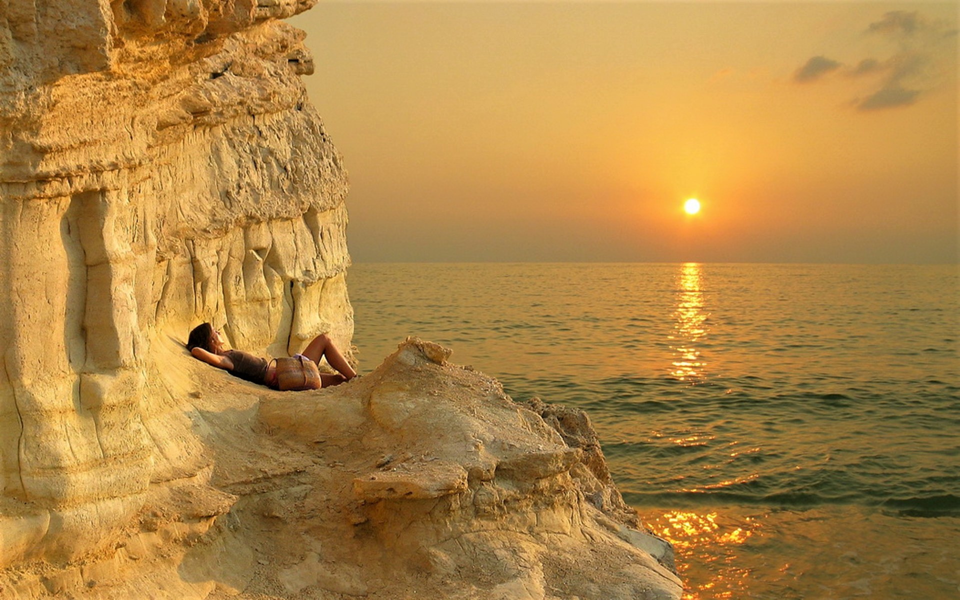 Free download wallpaper Sunset, Sea, Horizon, Ocean, Photography, Women on your PC desktop