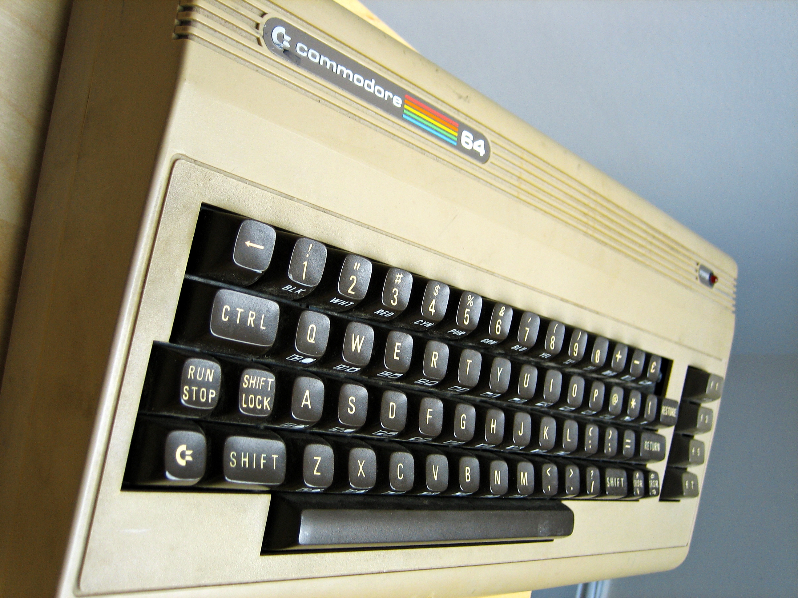 Laden Sie das Technologie, Tastatur, Commodore 64-Bild kostenlos auf Ihren PC-Desktop herunter