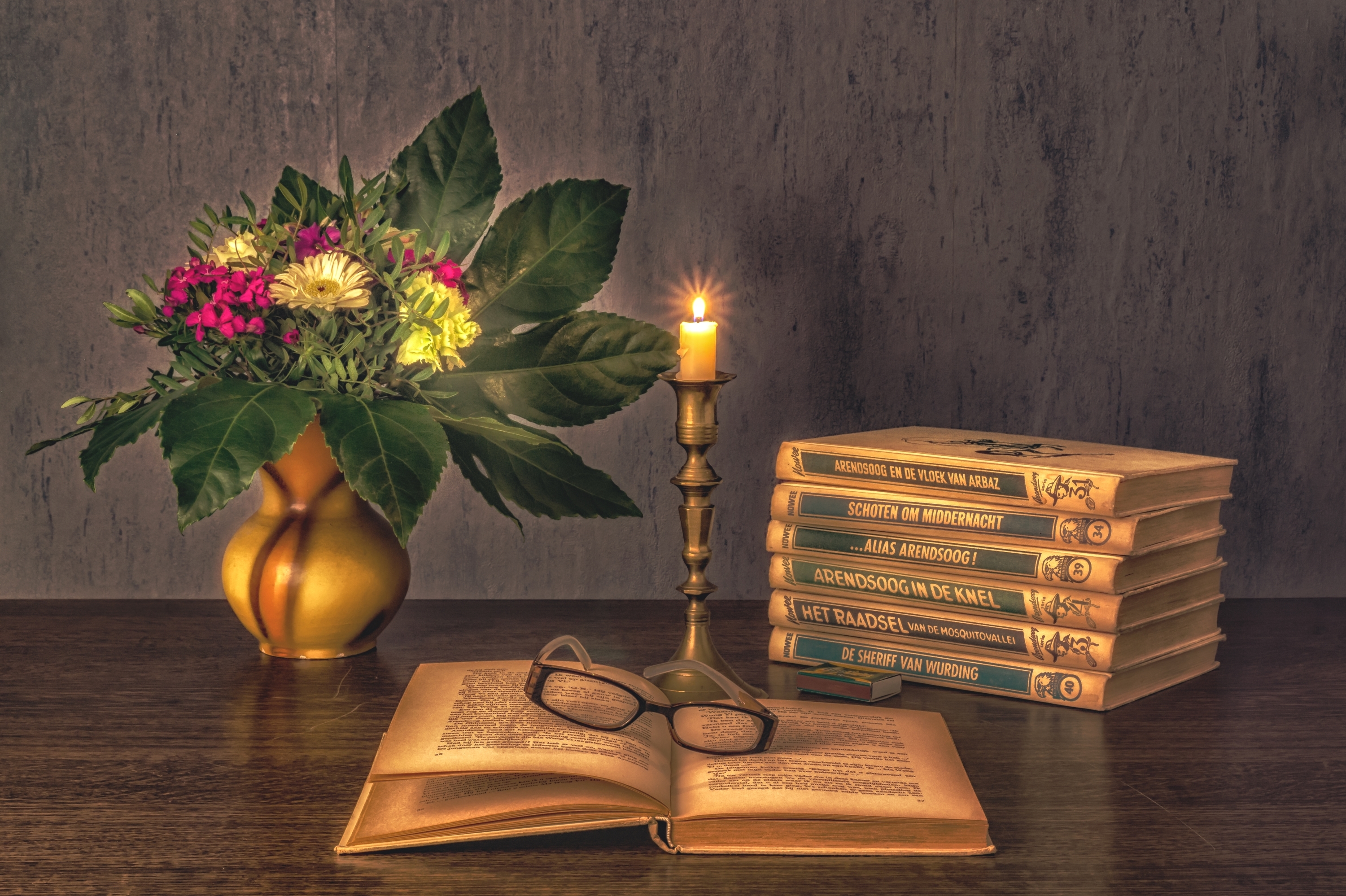 Laden Sie das Blume, Buch, Kerze, Brille, Fotografie, Stillleben-Bild kostenlos auf Ihren PC-Desktop herunter