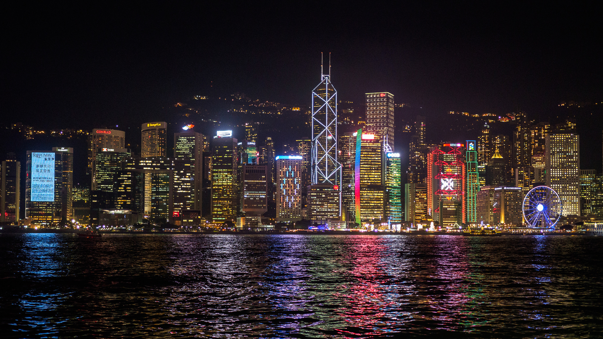 Скачати мобільні шпалери Міста, Місто, Хмарочос, Будівля, Світло, Китай, Гонконг, Створено Людиною безкоштовно.