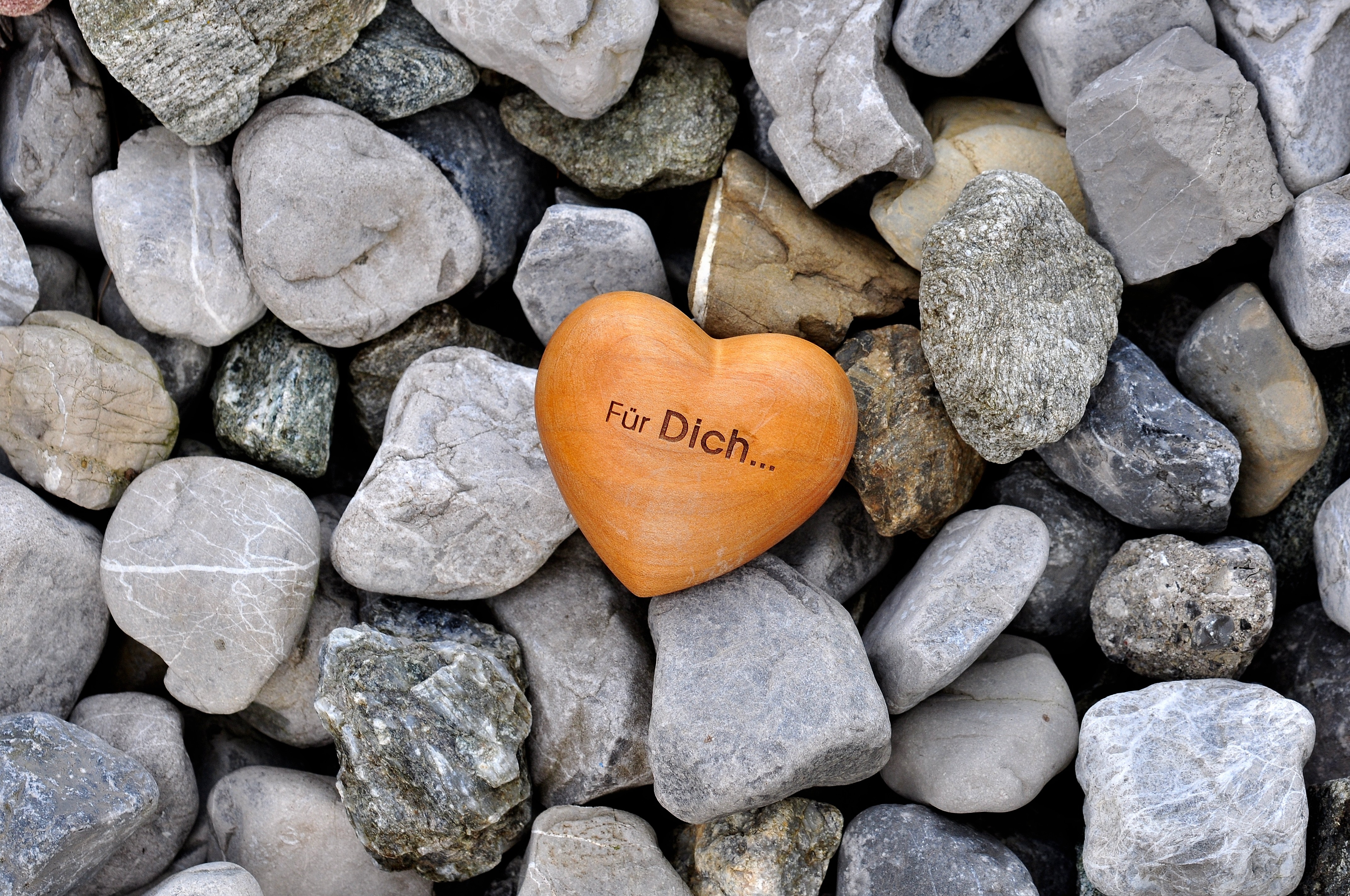 Laden Sie das Stones, Liebe, Inschrift, Herzen, Ein Herz-Bild kostenlos auf Ihren PC-Desktop herunter