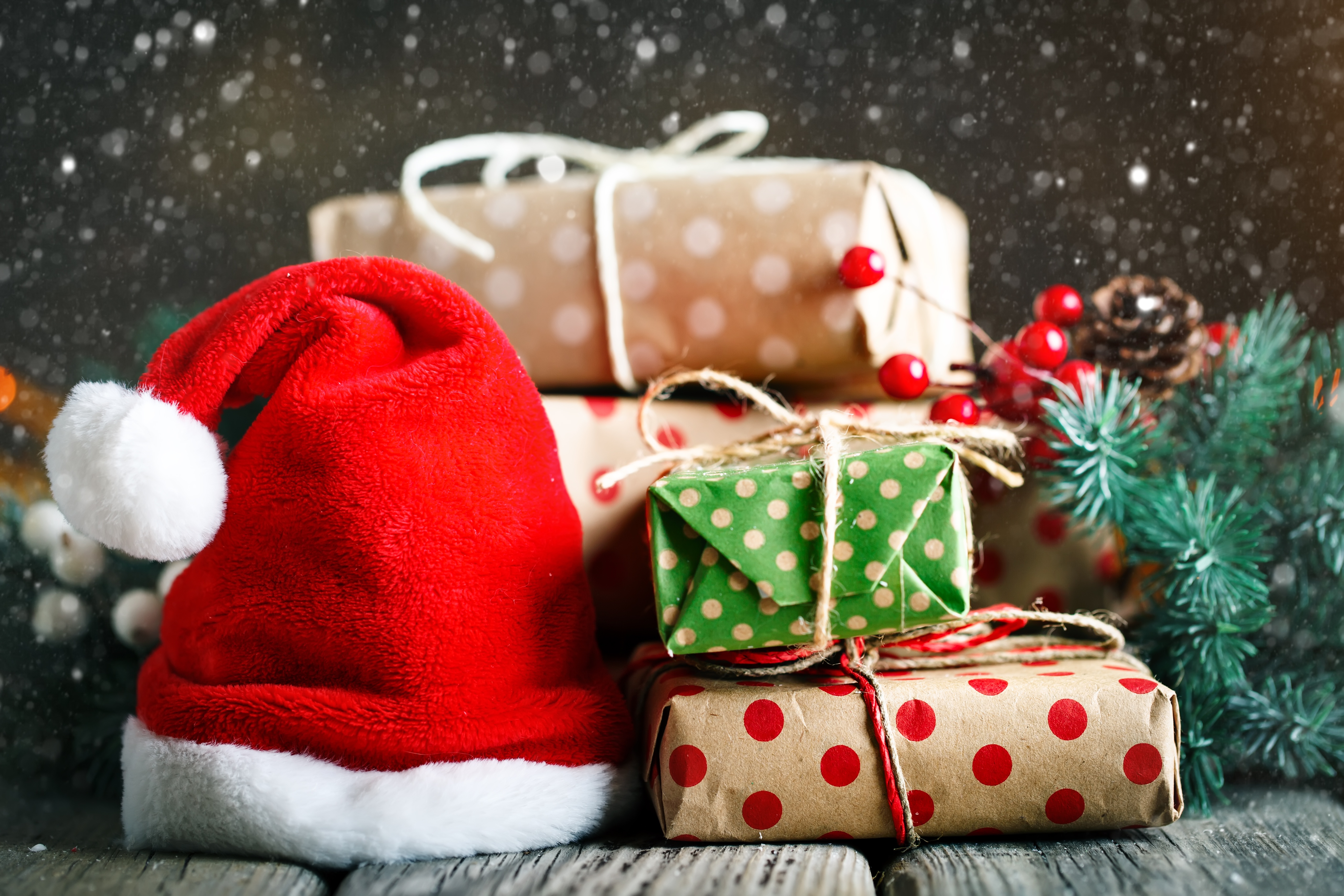 Скачати мобільні шпалери Різдво, Різне, Подарунок, Капелюх Діда Мороза безкоштовно.