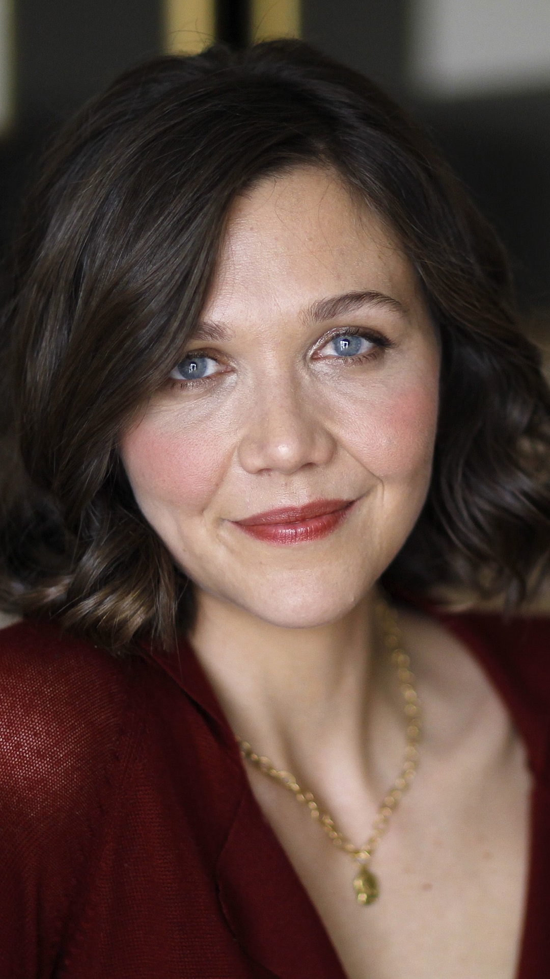 Download mobile wallpaper American, Celebrity, Actress, Maggie Gyllenhaal for free.